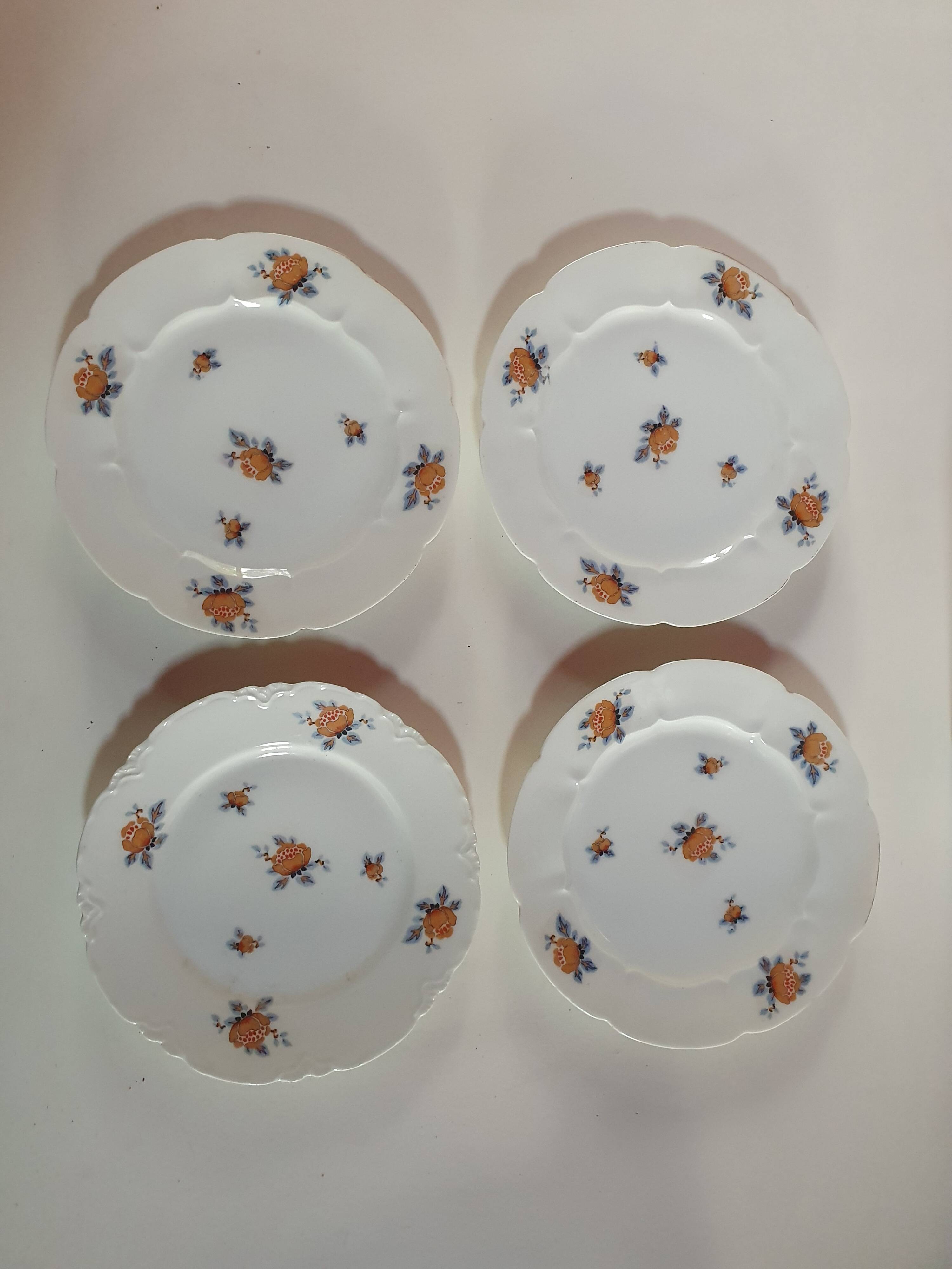 set of 4 dessert plates in white Limoges porcelain with flowers, the edge of one is different