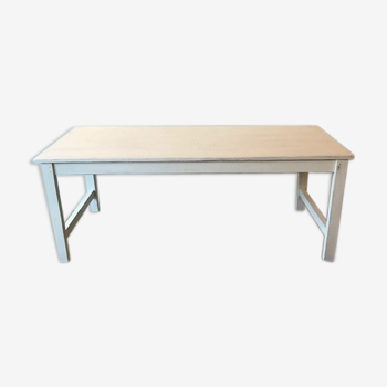 White patinated dining table