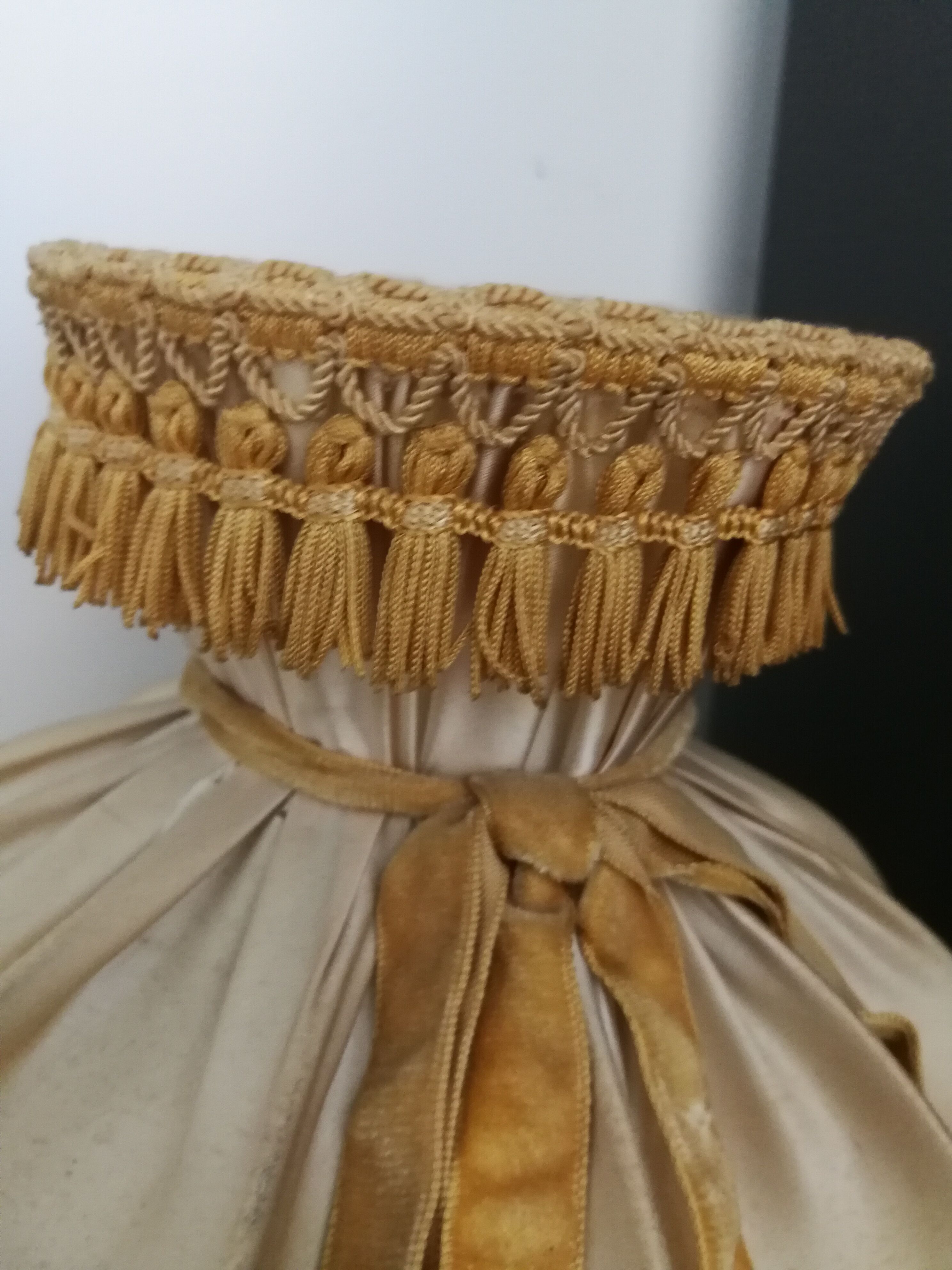 'Old oil lamp' bedside lamp