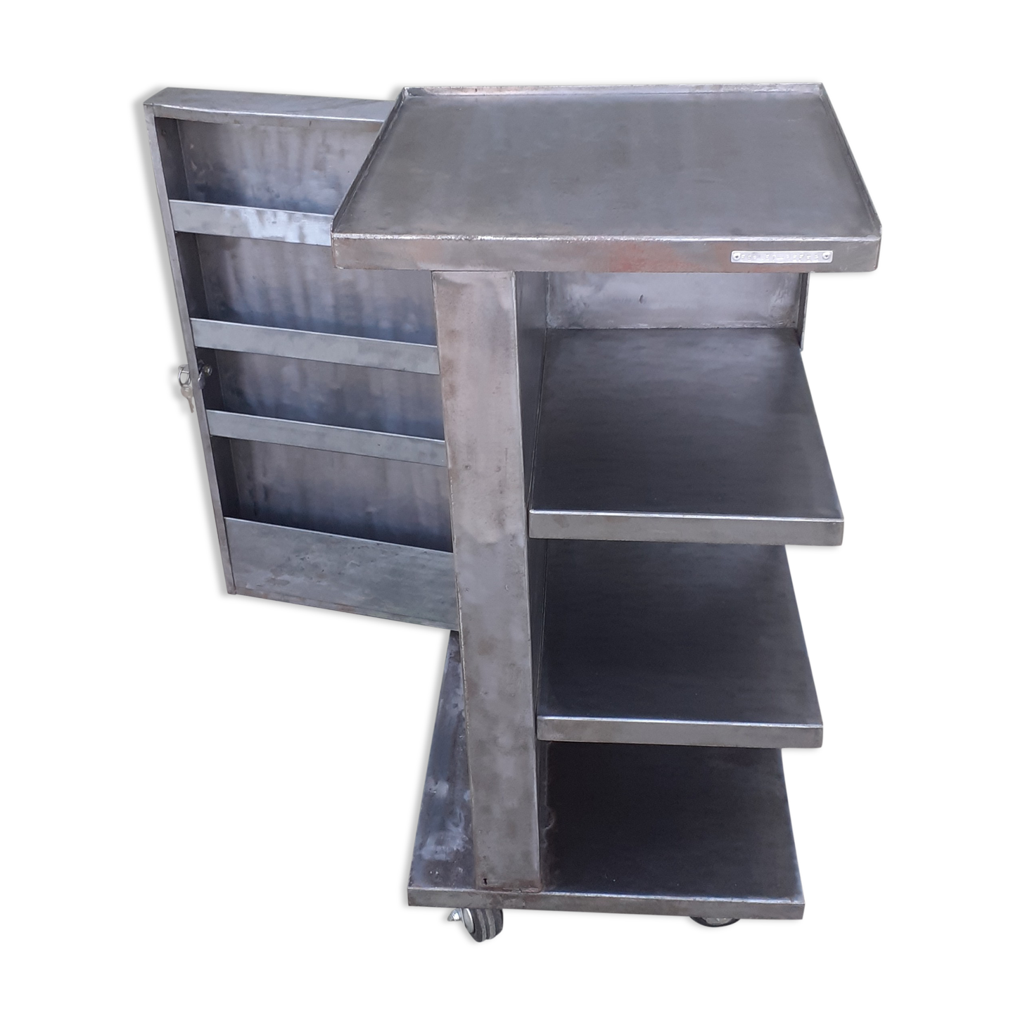 Metal service cabinet