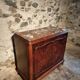 Buffet art déco français en noyer et acajou avec plateau en marbre, fin des années 1920