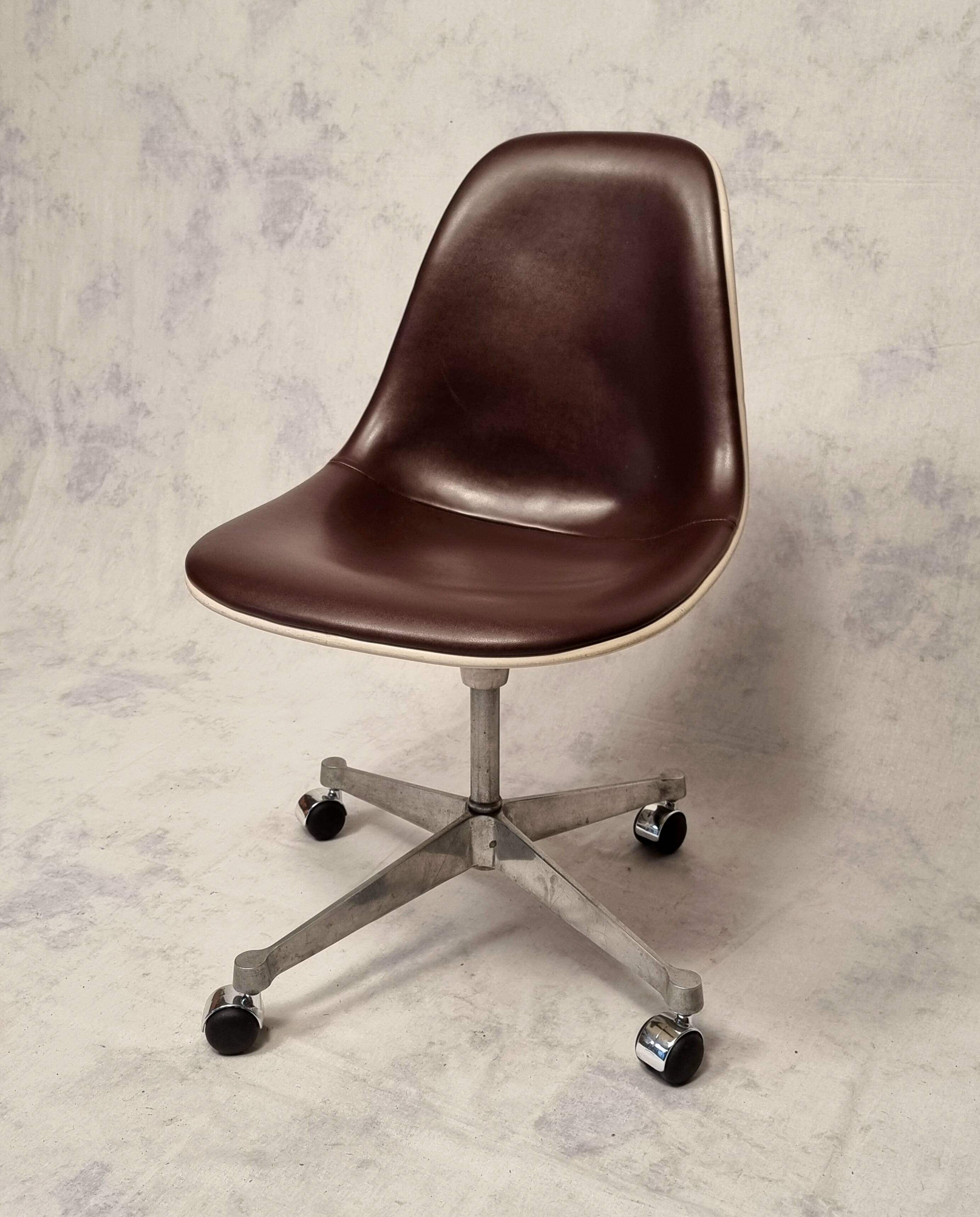 Office chair by Charles and Ray Eames for Herman Miller - Fiberglass - Ca 1960