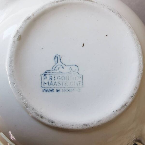 Théière en porcelaine du milieu du siècle P. Regout Maastricht 1950s