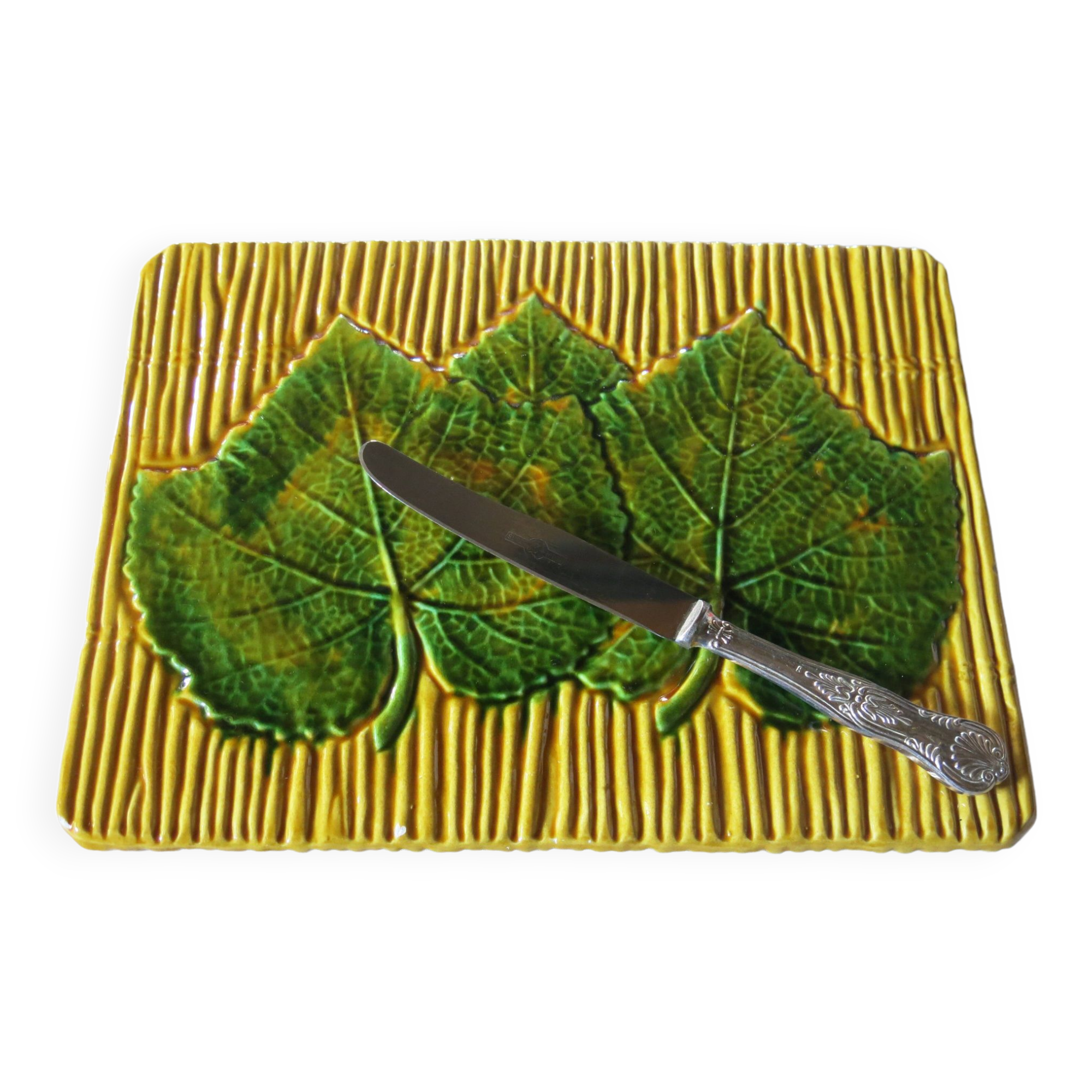 Very pretty cheese platter or trivet from Vallauris in very good condition