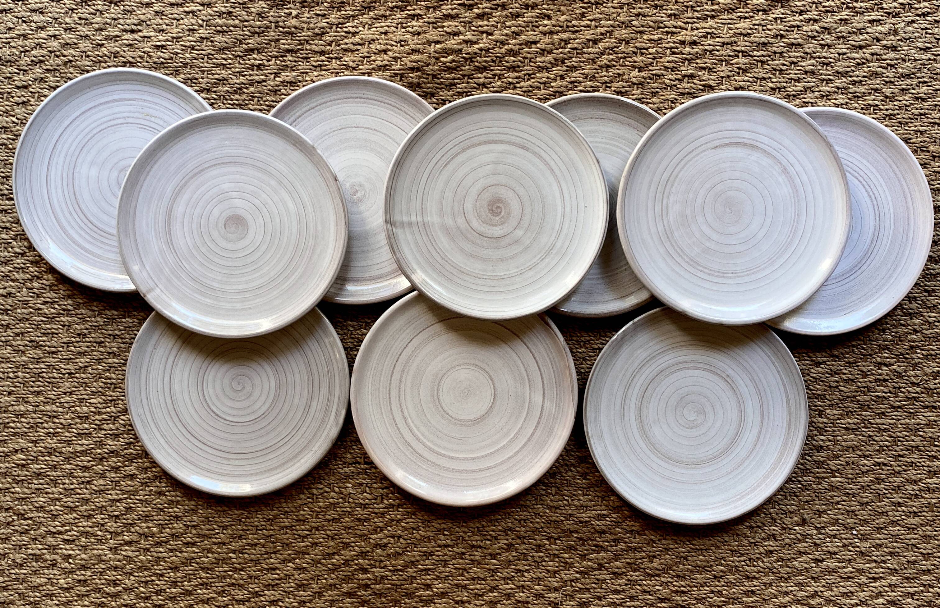 10 enamelled terracotta plates, 22 cm