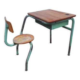 Old one-piece children's desk