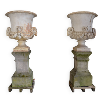 Paire de vases en fonte de style néo-classique,  époque 19ème