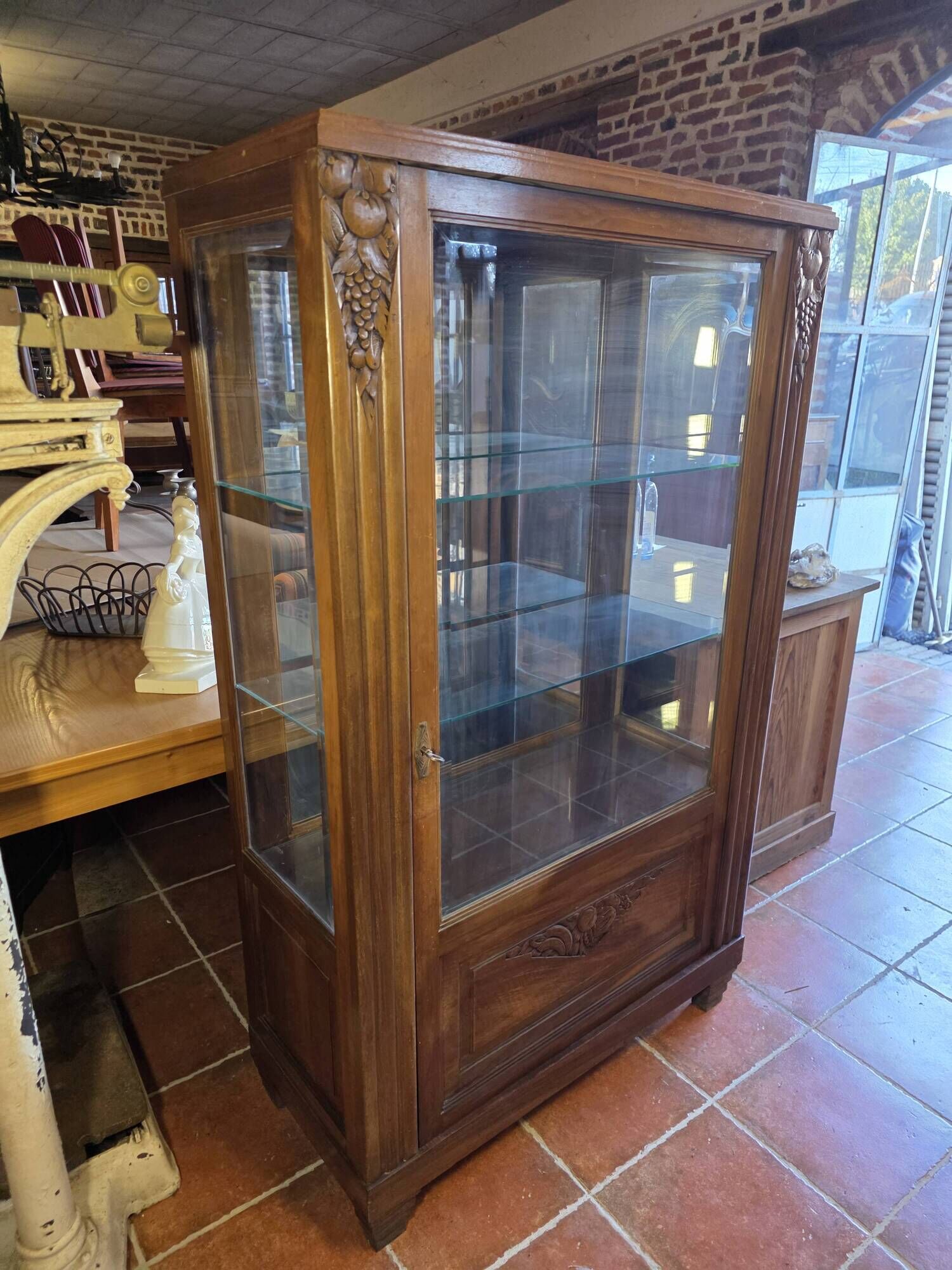 Vitrine art déco en acajou années 1930