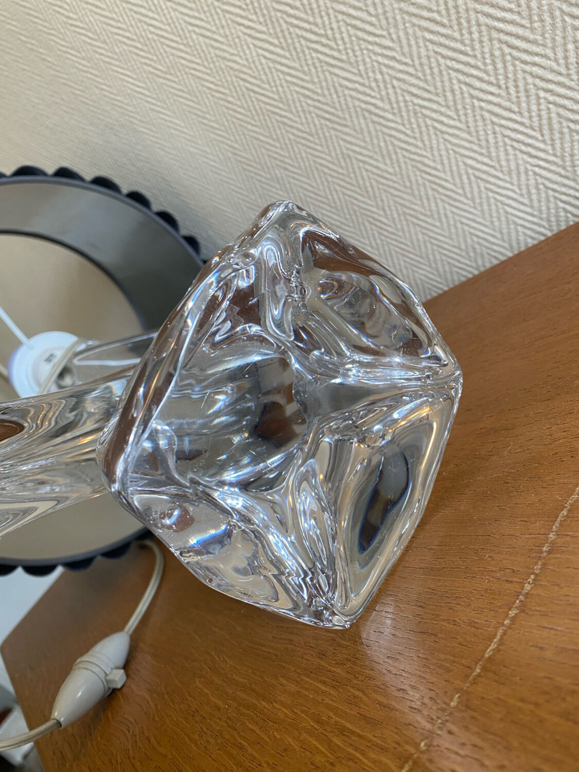 Lamp signed Daum France in crystal.