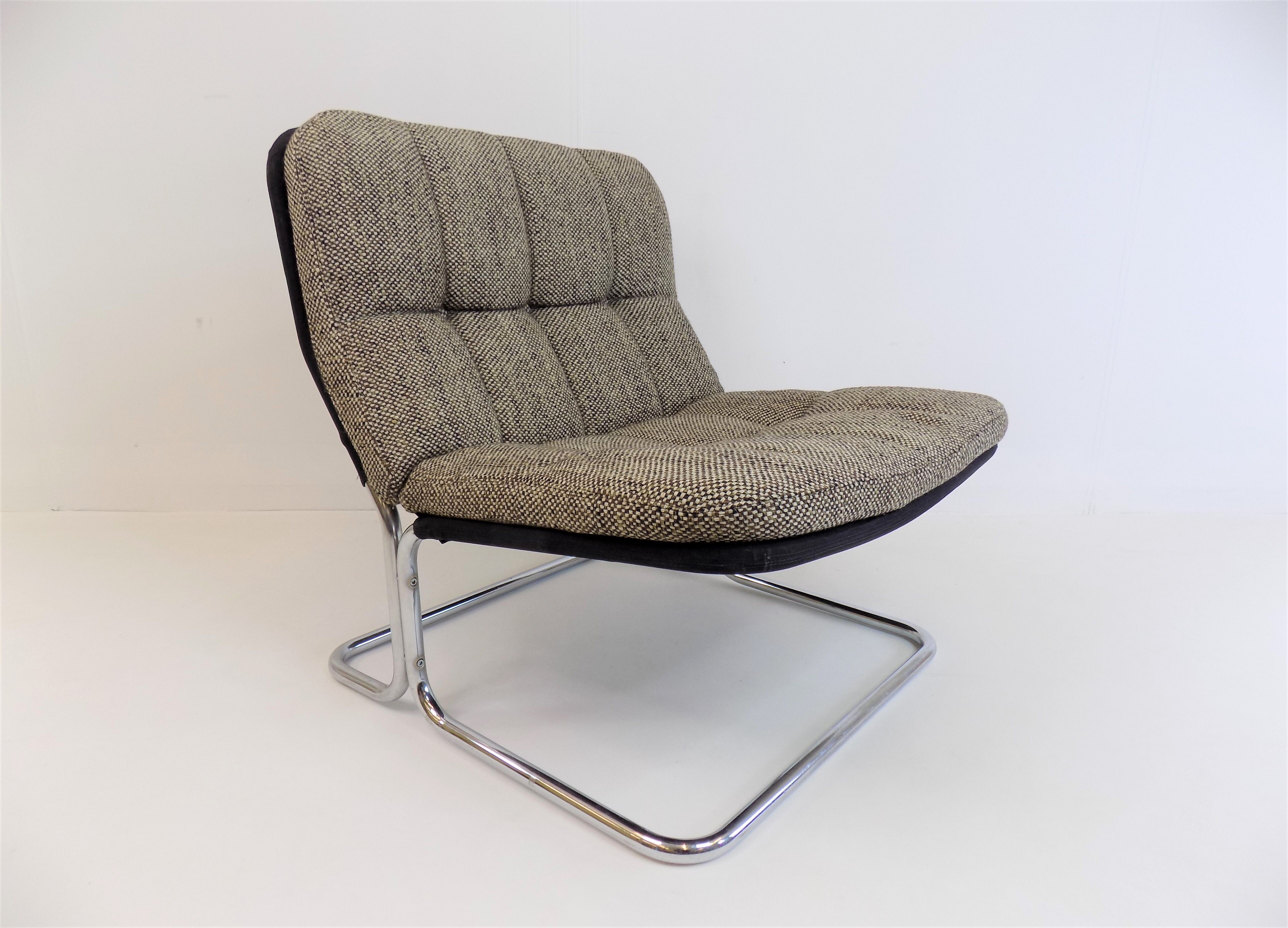 DUX International lounge chair pair