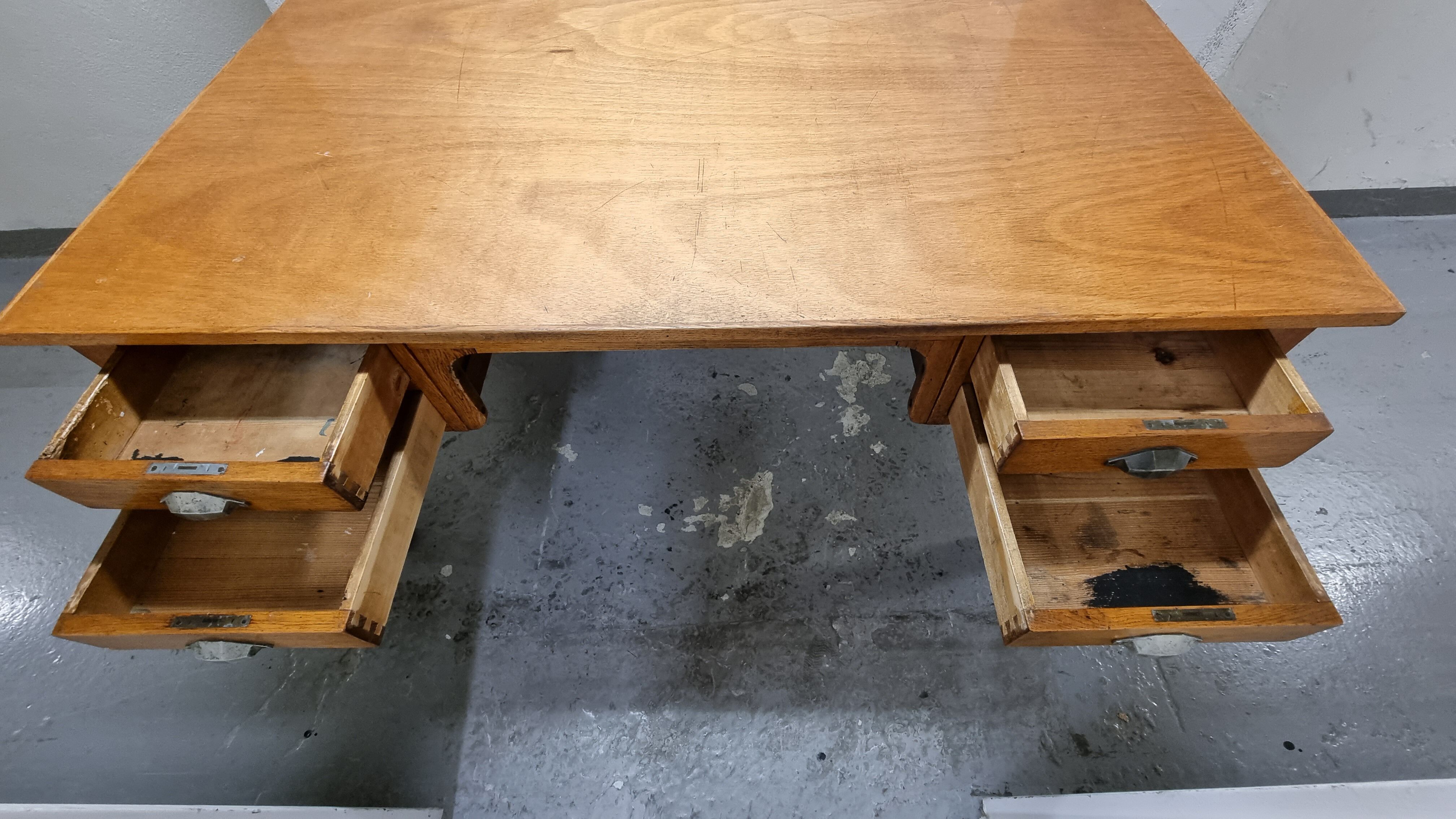 Old oak administrative office 4 drawers