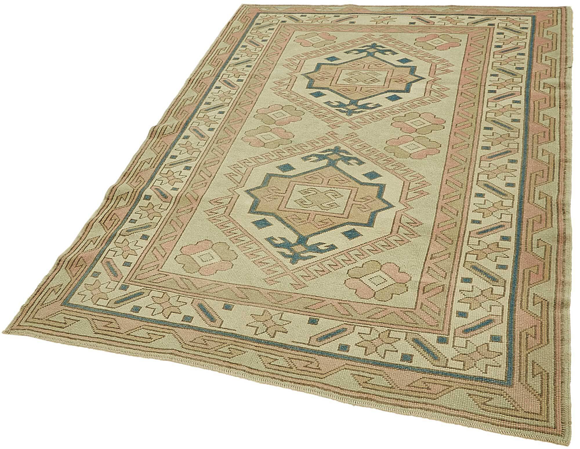 Turkish Vintage Anatolian Rug 134 cm x 205 cm