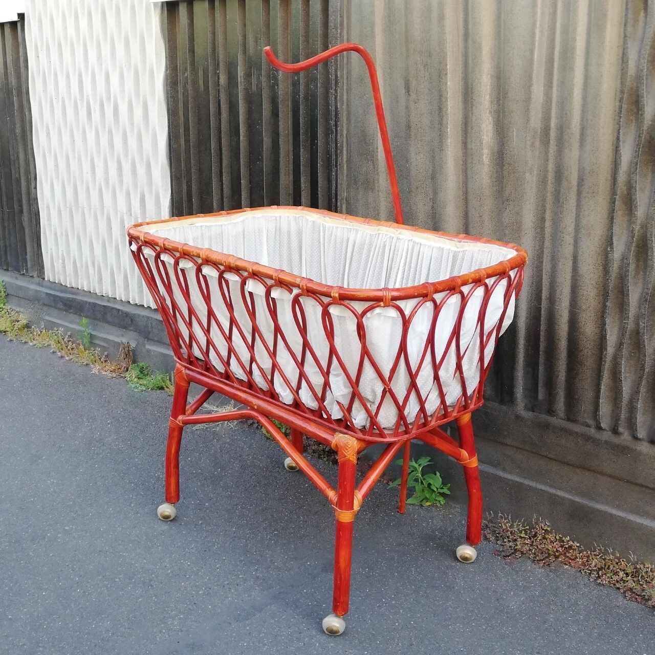 Rattan baby cot 70s