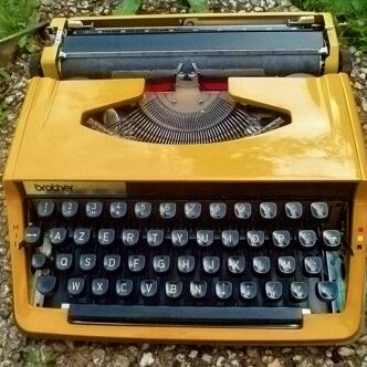 Brother Deluxe 800 typewriter