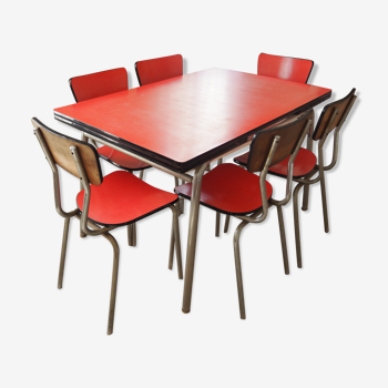Table avec deux rallonges à l’italienne et ses 6 chaises vintage des années 1970 de couleur rouge