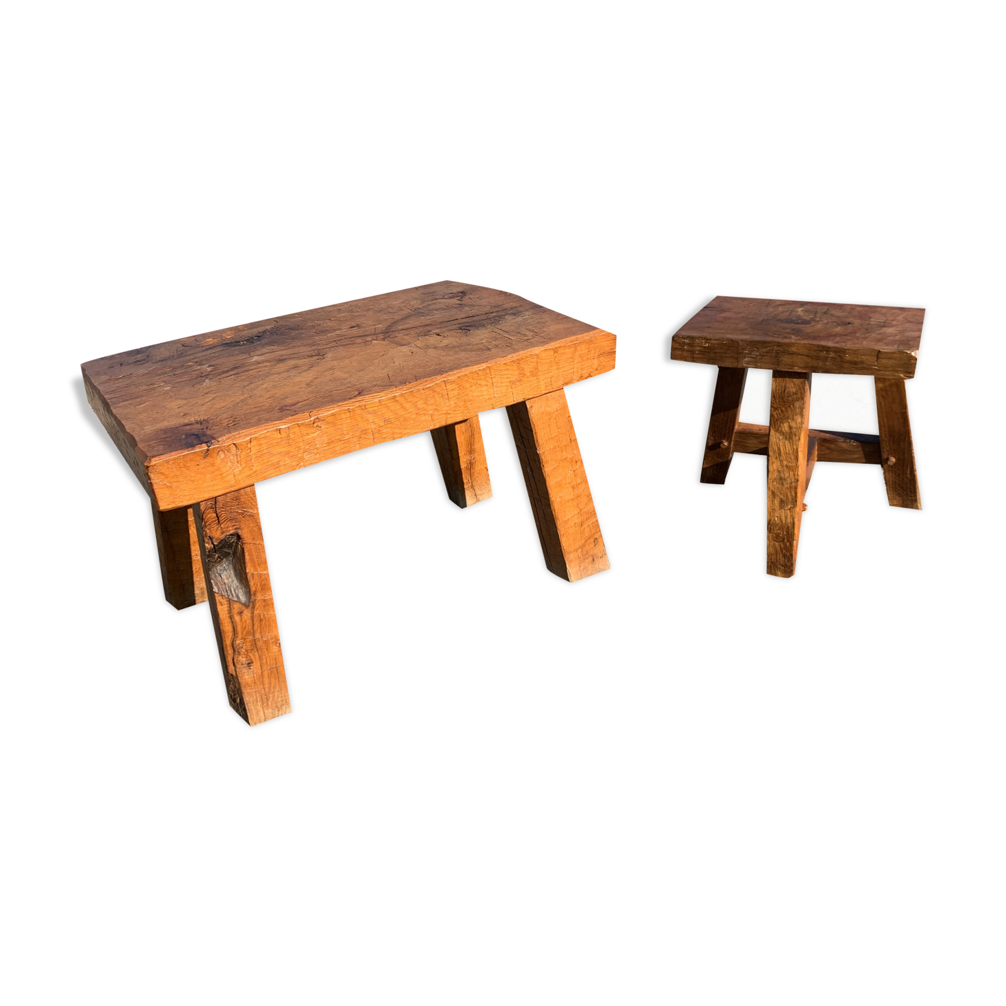 Coffee table and its brutalist style raw wood stool