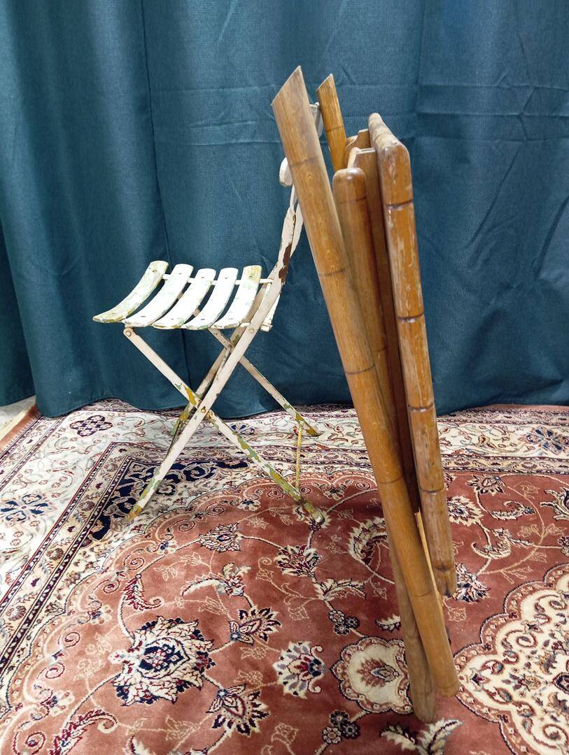 Folding table