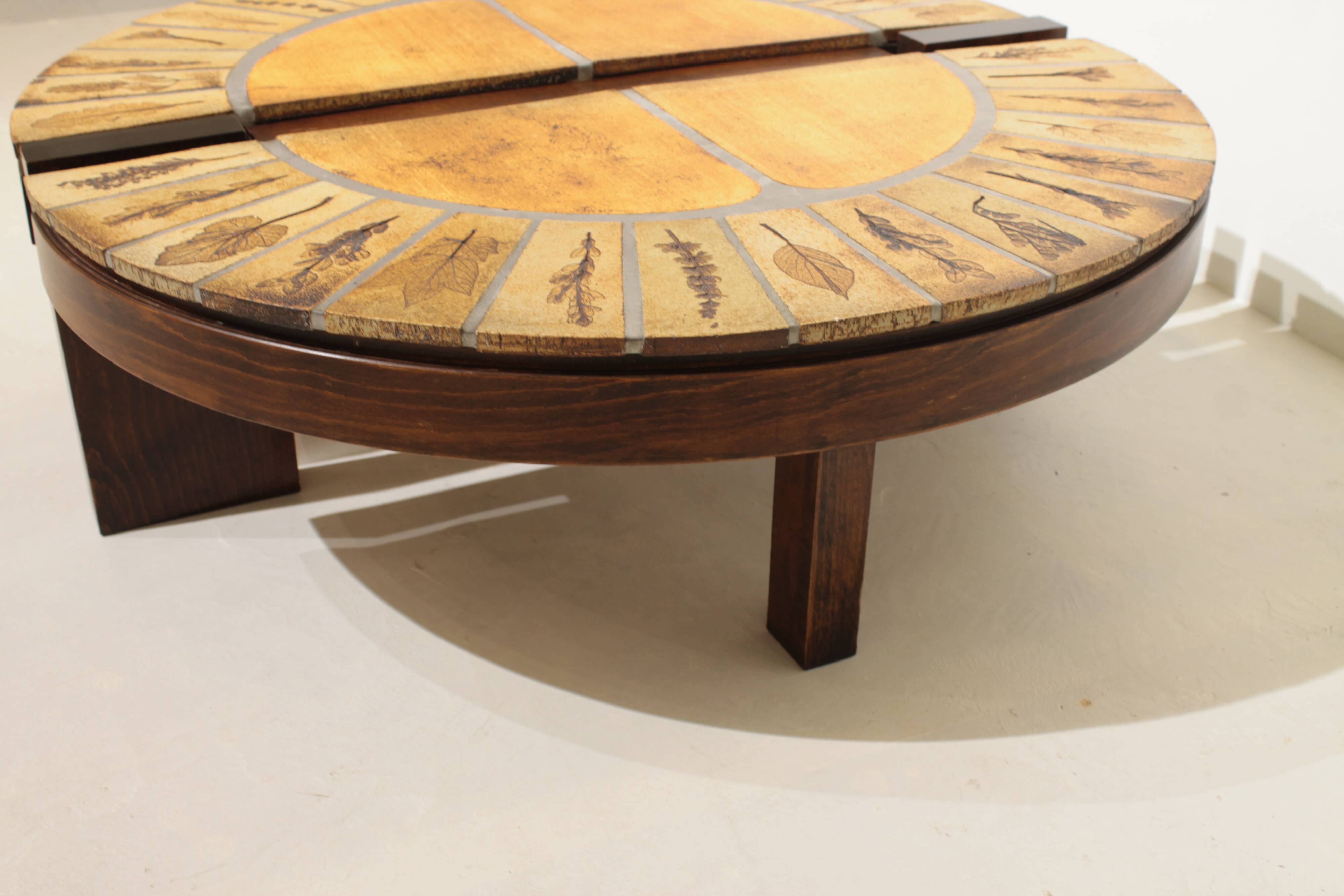Round coffee table herbarium Roger Capron, Vallauris - ceramic and wooden structure