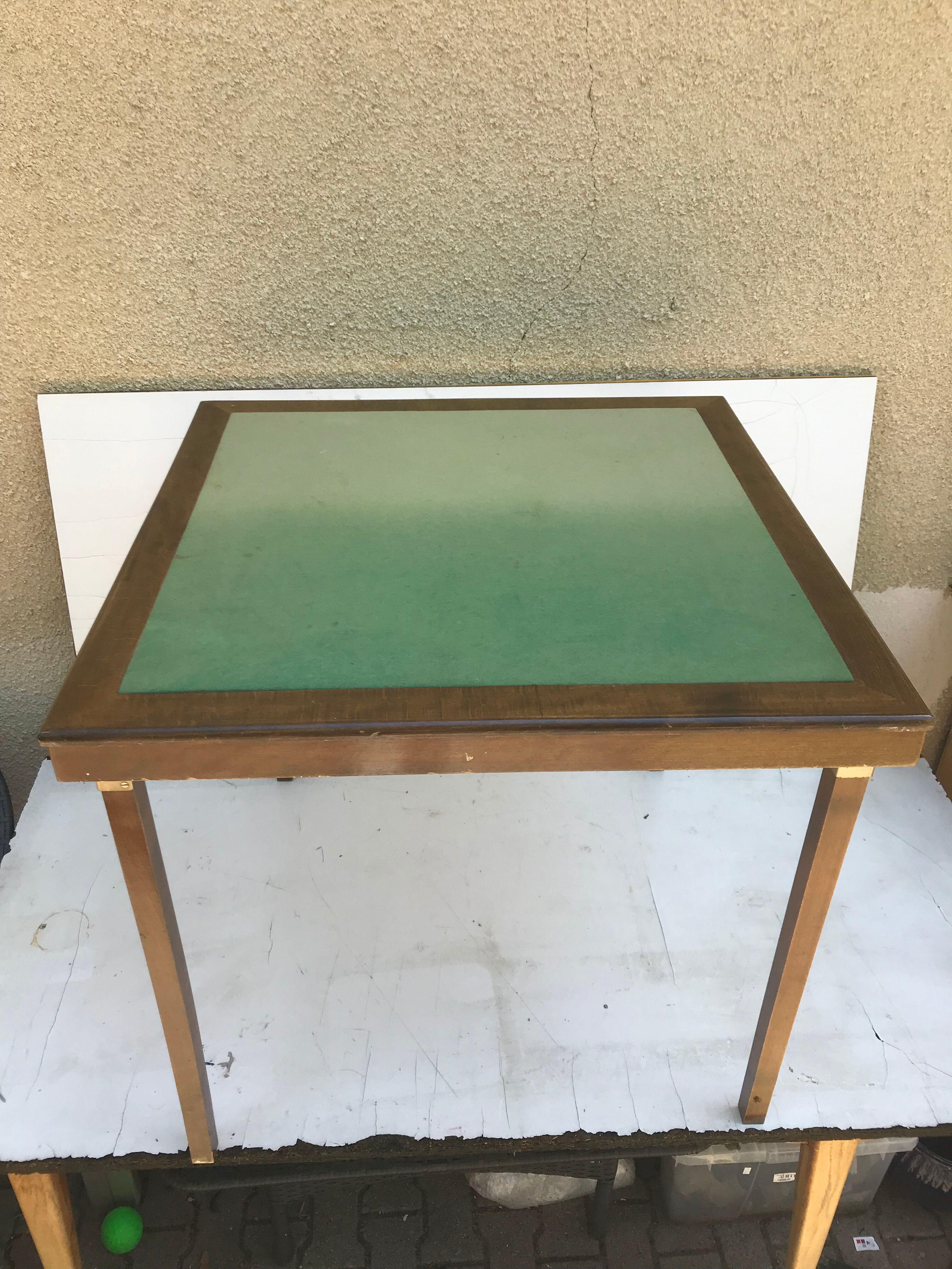 Ancienne table a jeu pliante marque meblutil et son plateau en feutrine verte vintage
