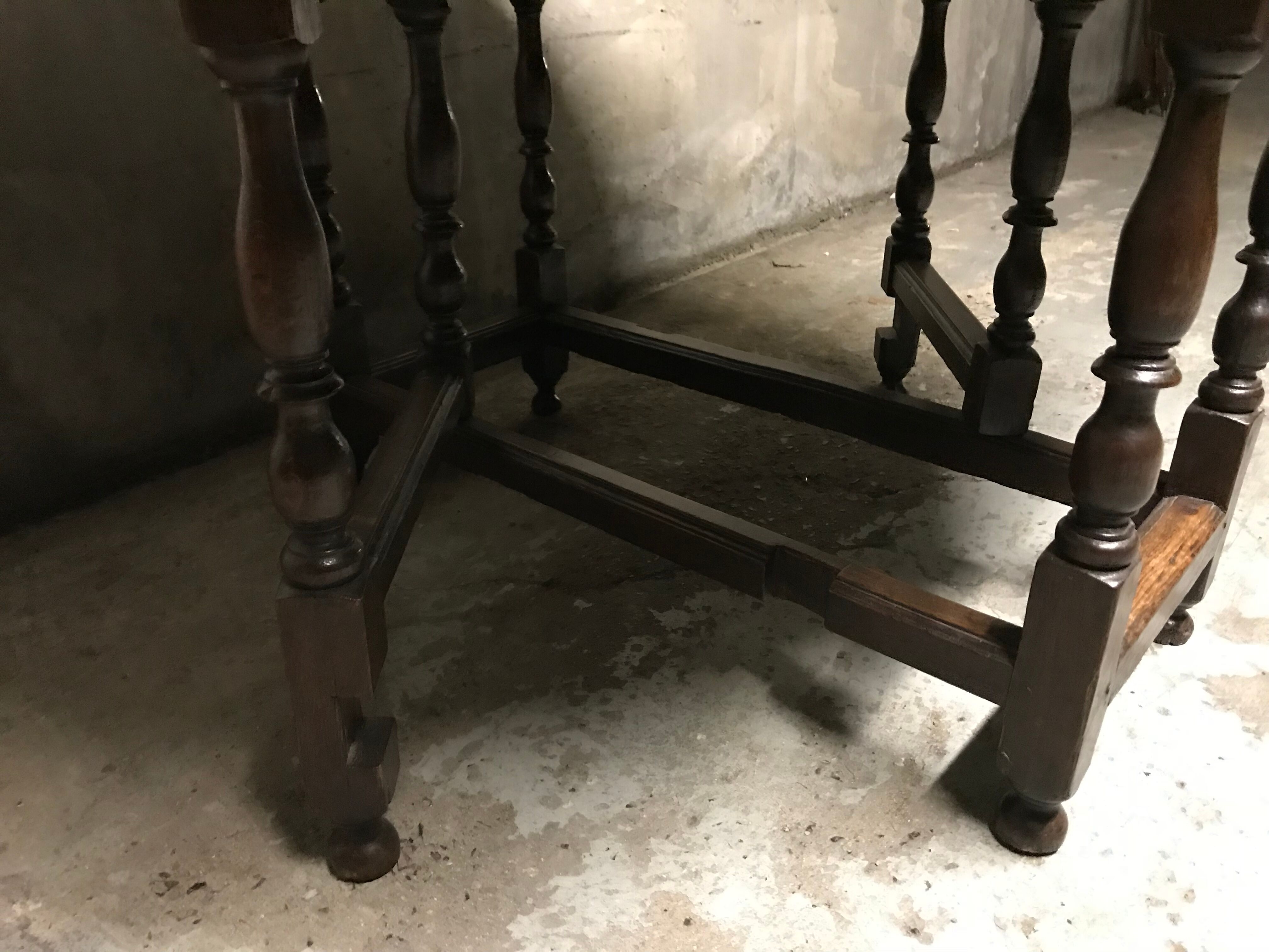 Vineyard Gateleg oak end XVIII-tiered table