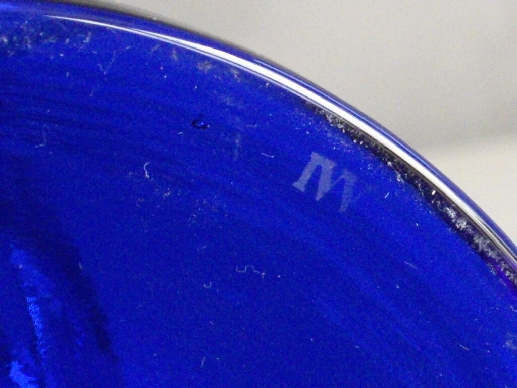 Crystal vase in the shape of horn of plenty, signed lVV