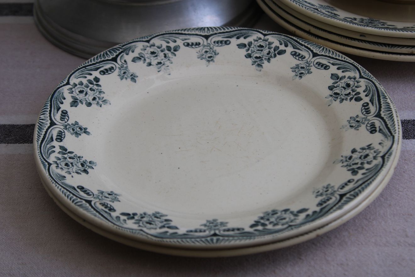 Set of 6 iron earth dessert plates