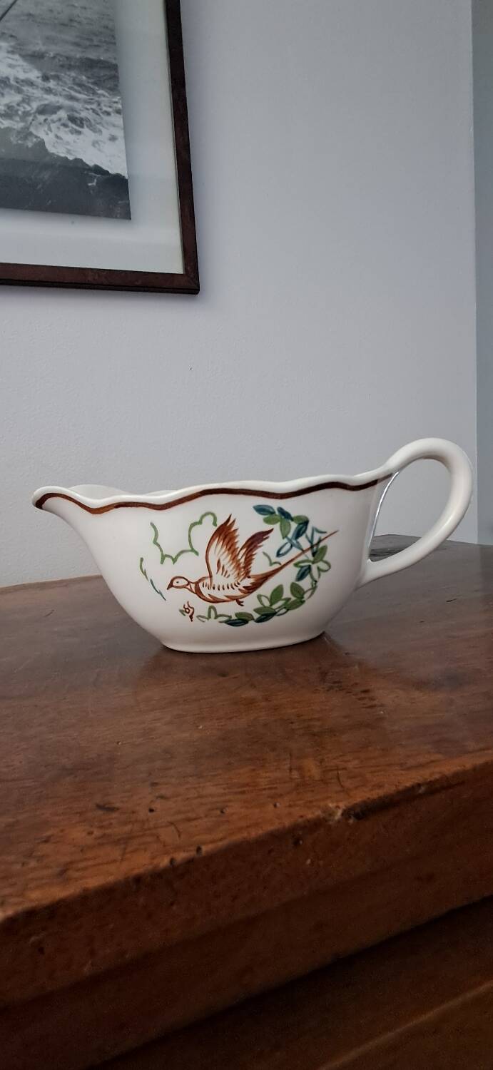 Digoin Sarreguemines sauceboat with hand-painted waterfowl decoration