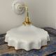 Applique vintage en opaline blanche