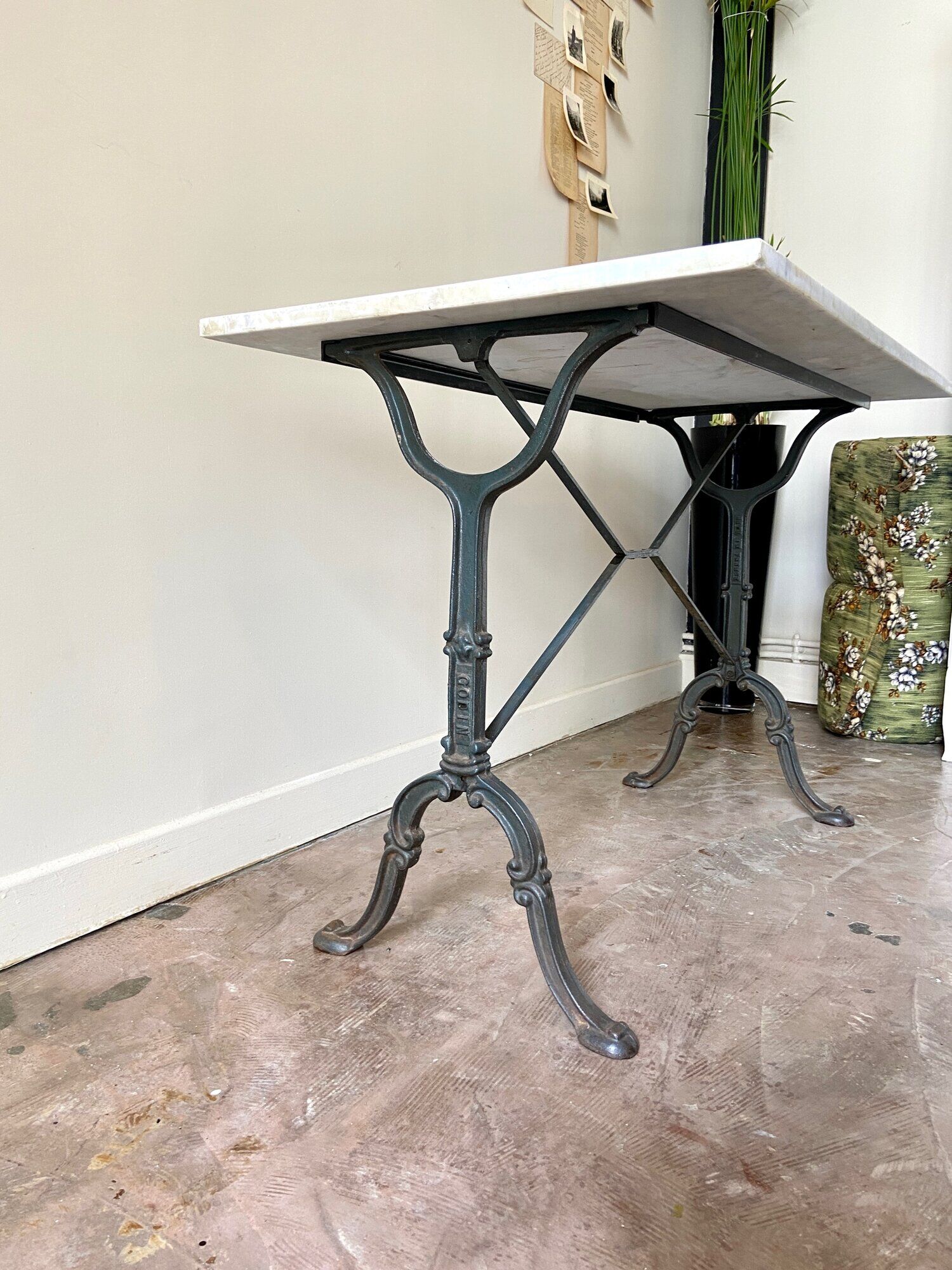 Table bistrot godin en fer forgé et marbre gris, 100 x 60 cm