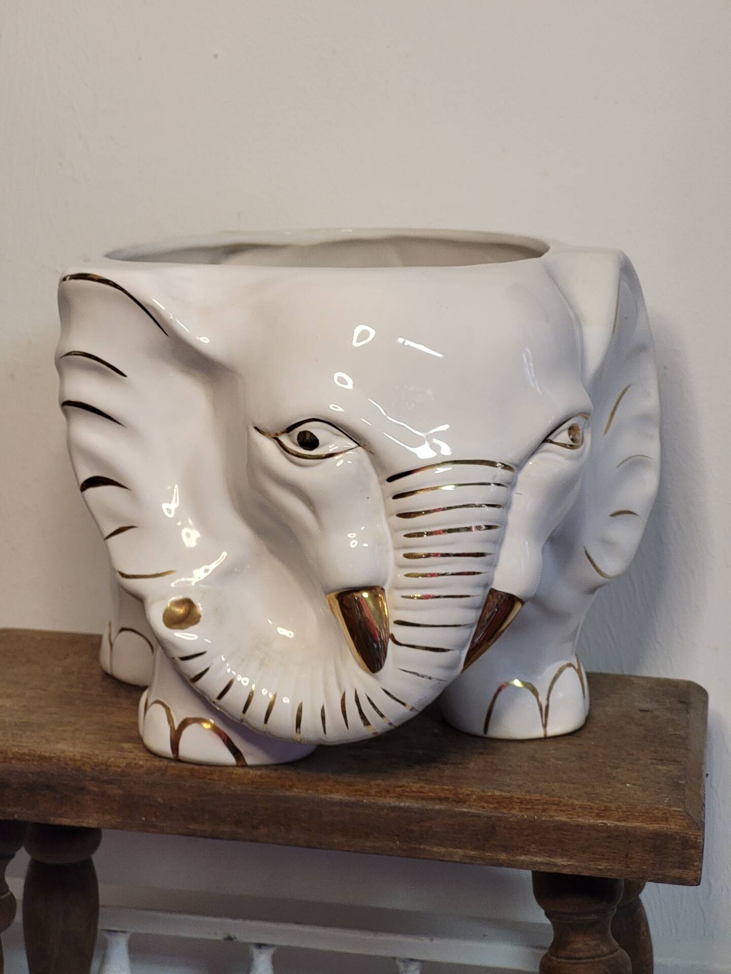 Elephant plant pot