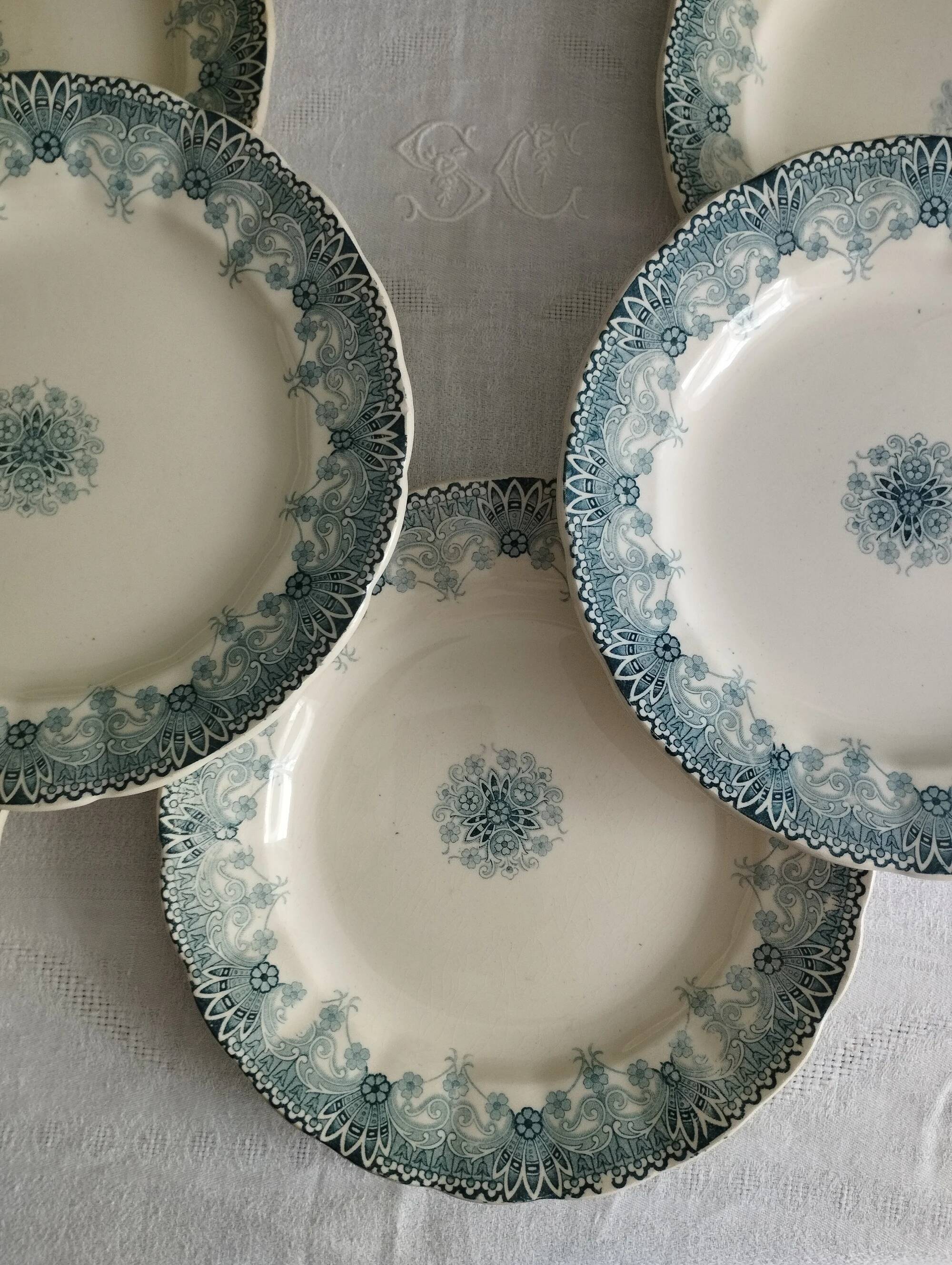 "Henriette" - 6 flat plates made of ironstone HB Choisy-le-Roi