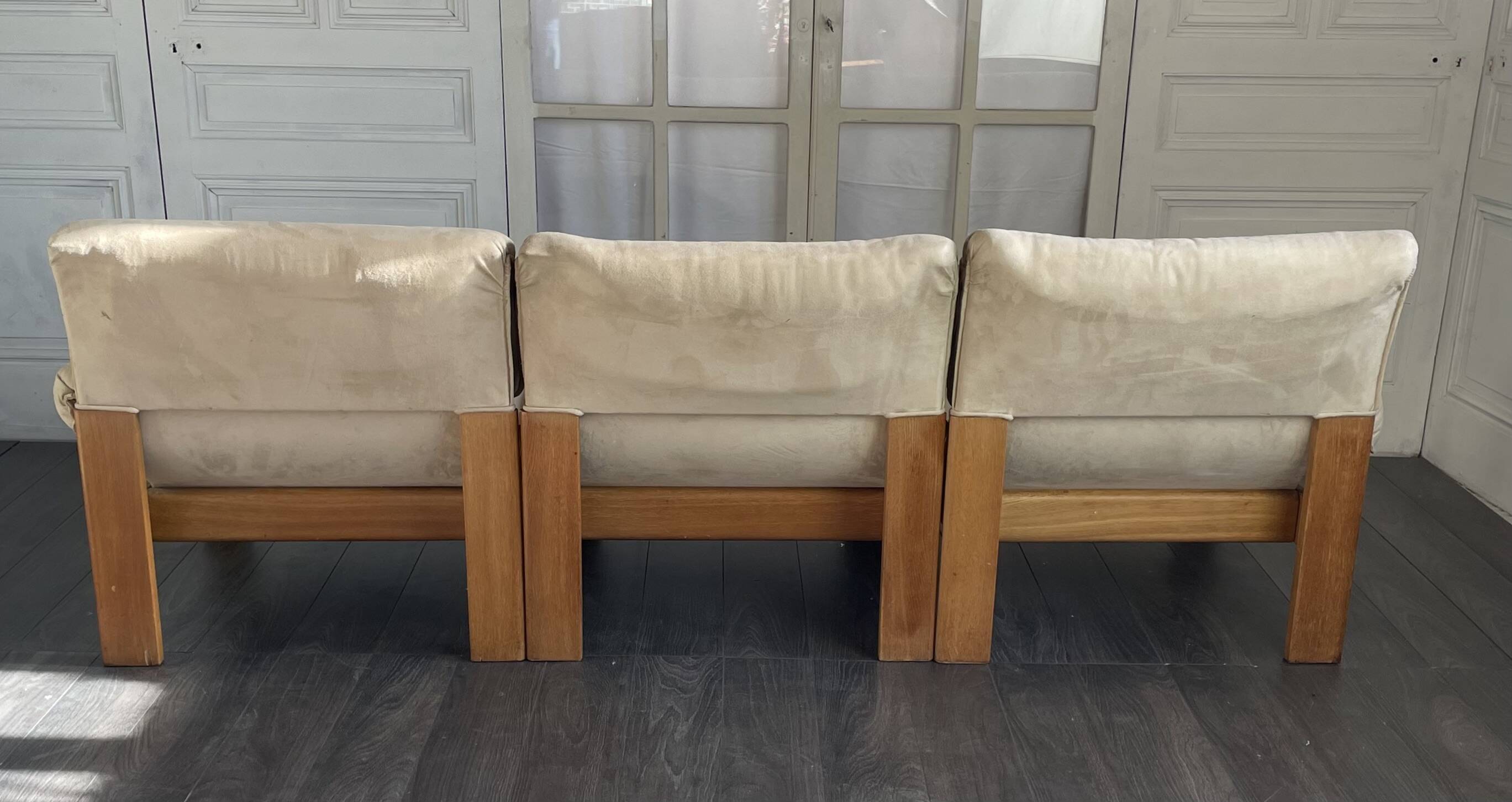 Canapé trois modules en alcantara beige