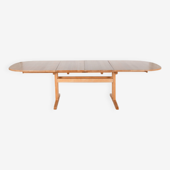 Large extendable table