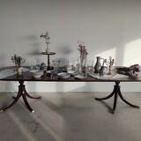English dining room table in mahogany veneer late nineteenth with two extensions (from 1m80 to 2m80)