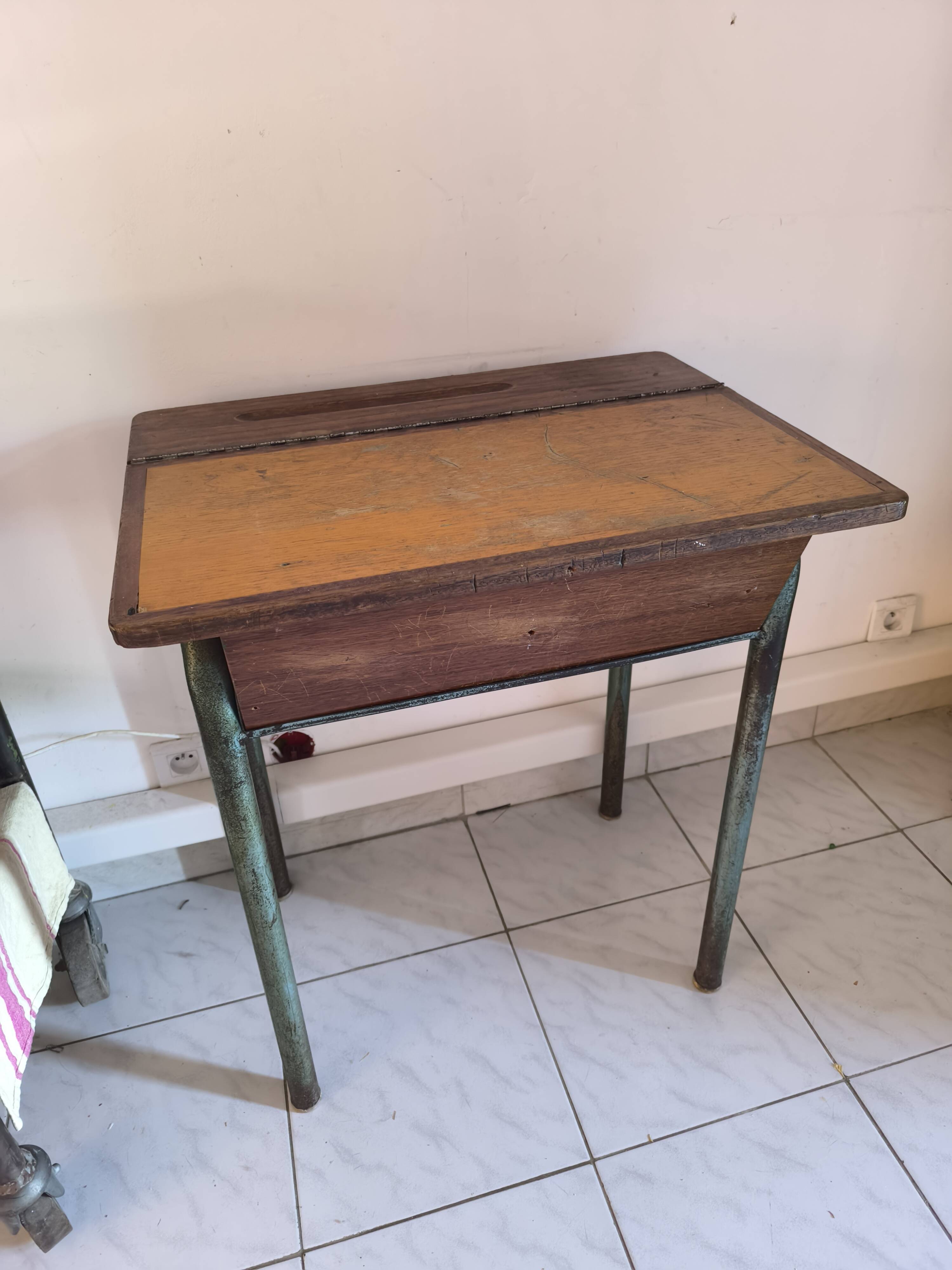 Bureau pupitre d'écolier