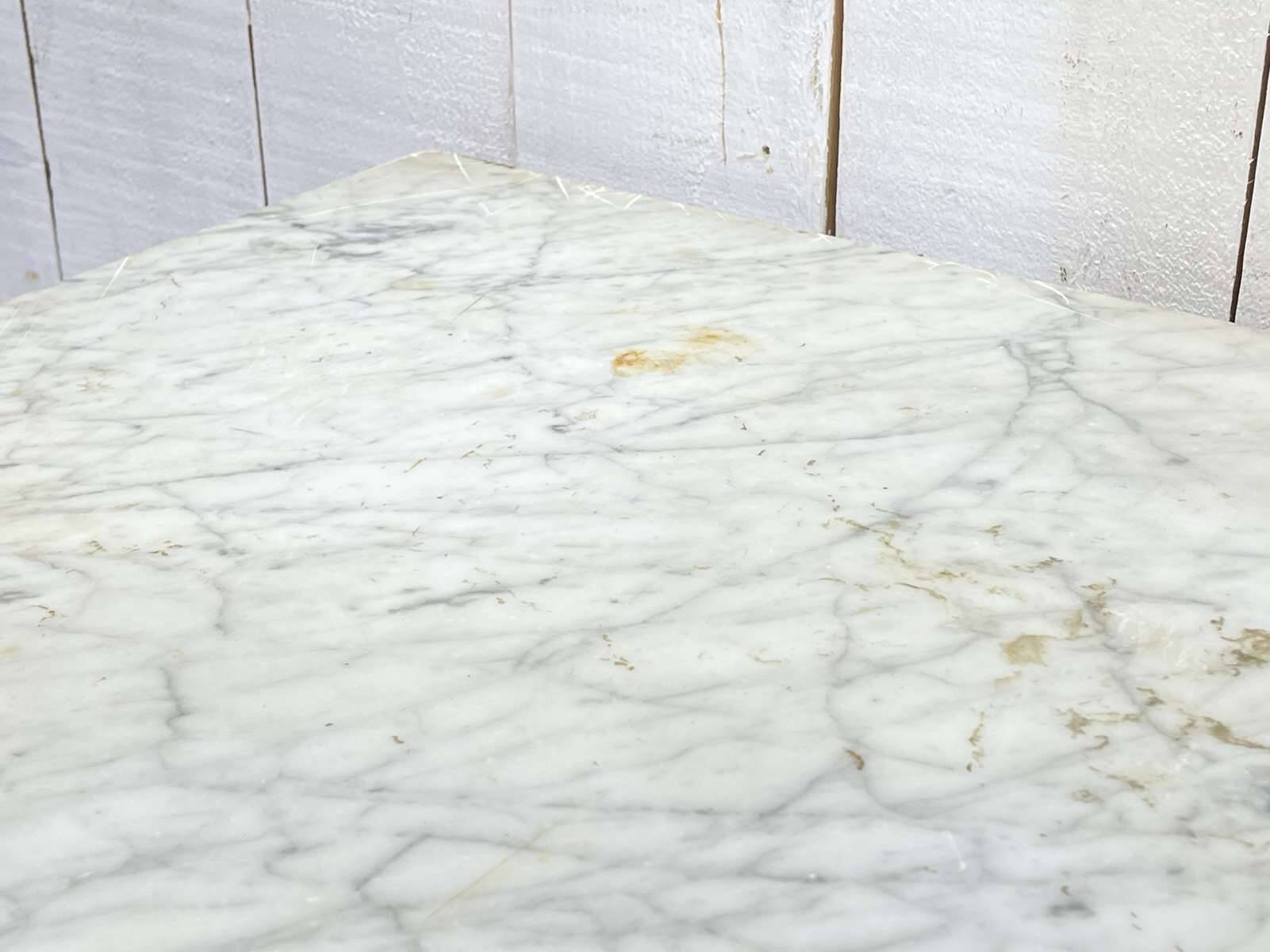 Glacière début XXème en chêne et dessus marbre