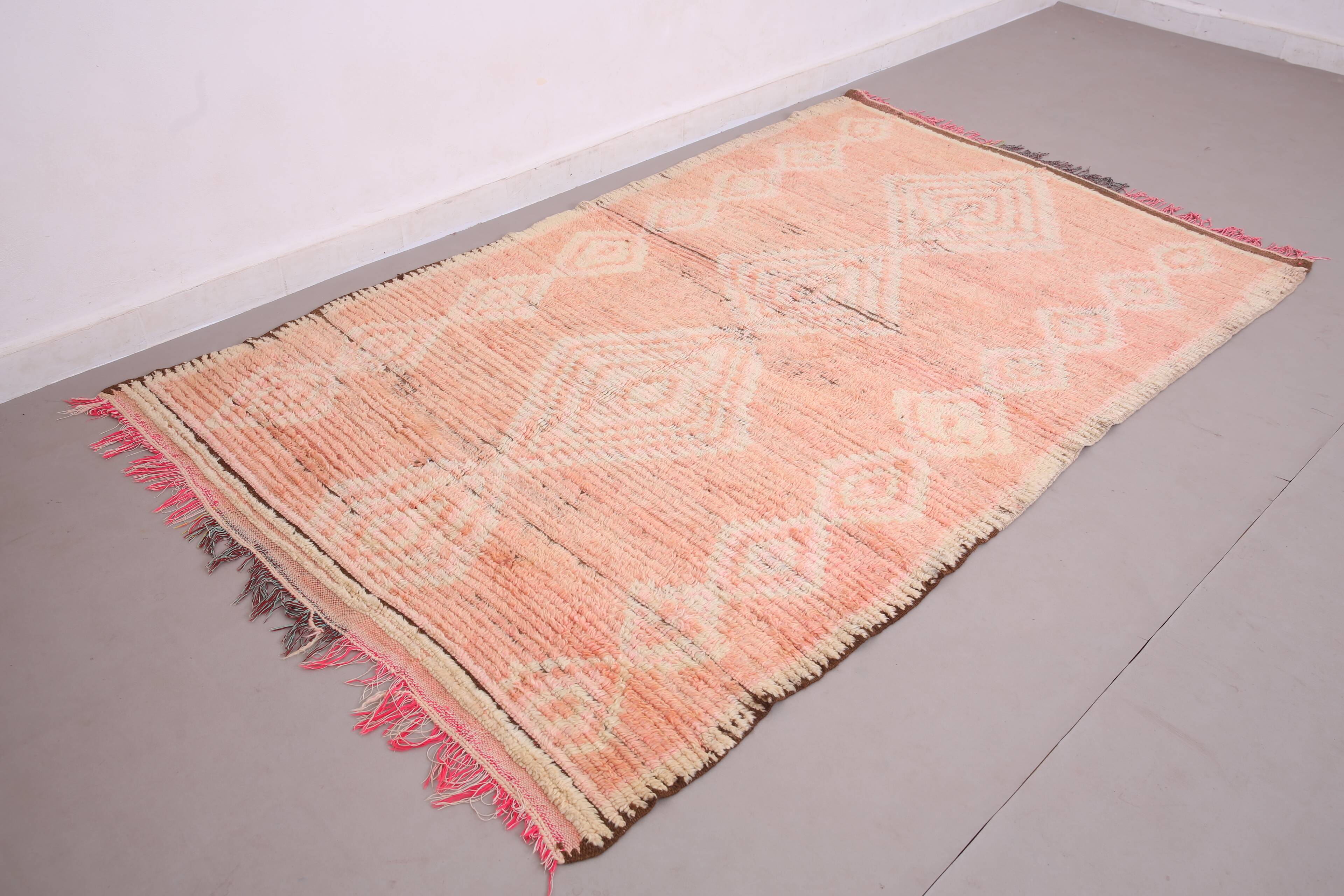 Tapis marocain vintage en laine rose