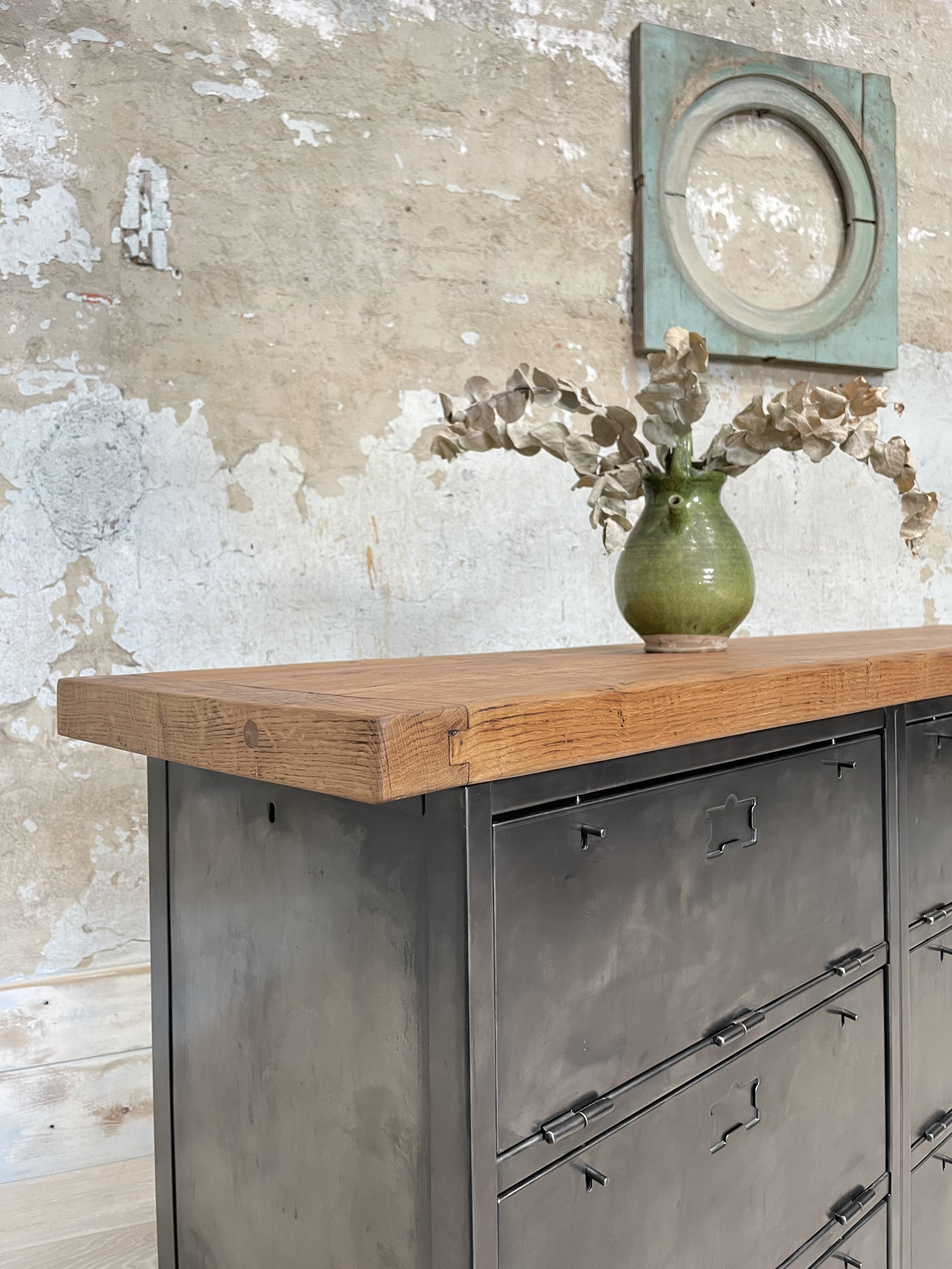 Industrial row in metal and oak.