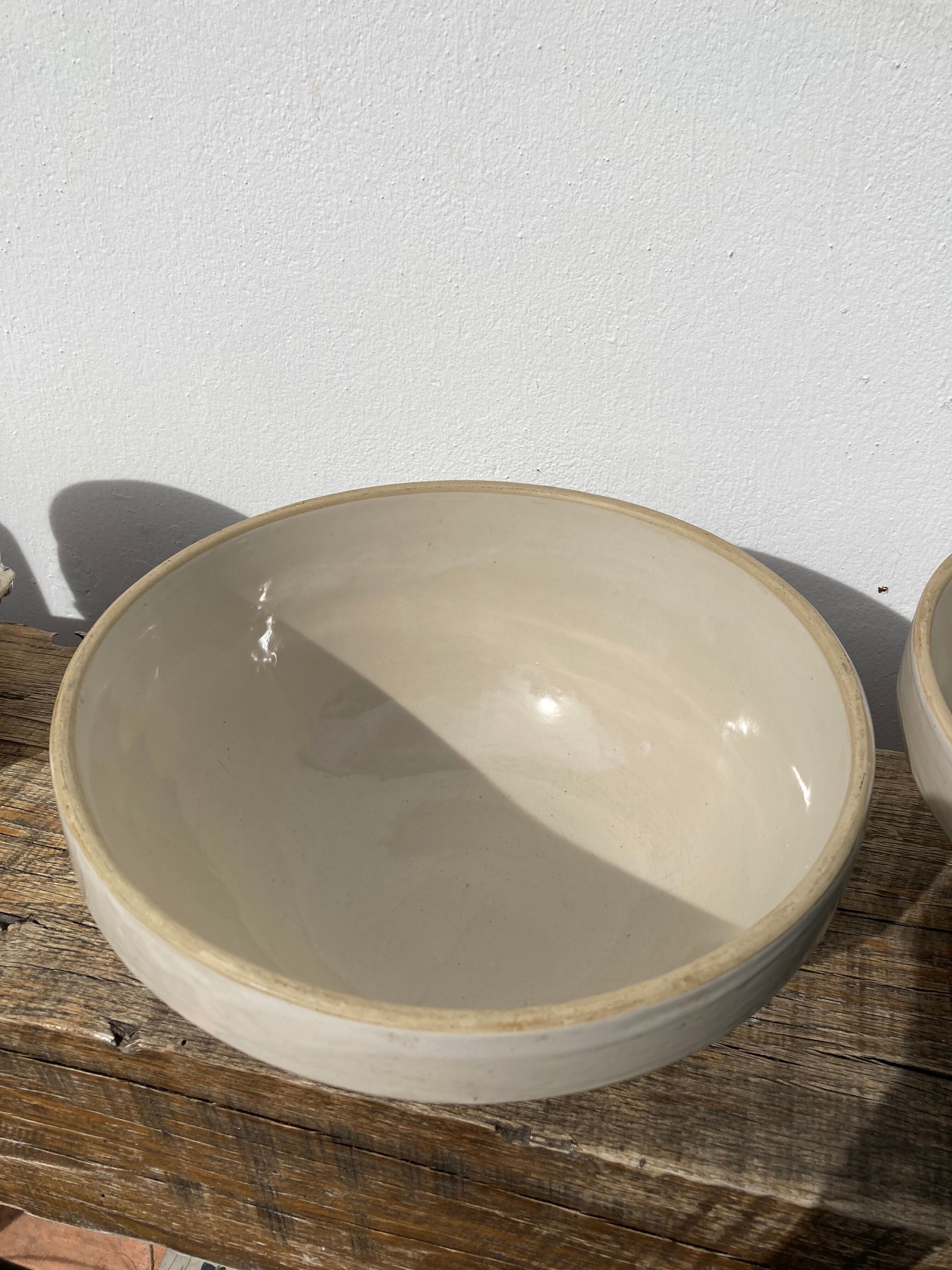 Duo of large salad bowl in beige and white vintage countryside
