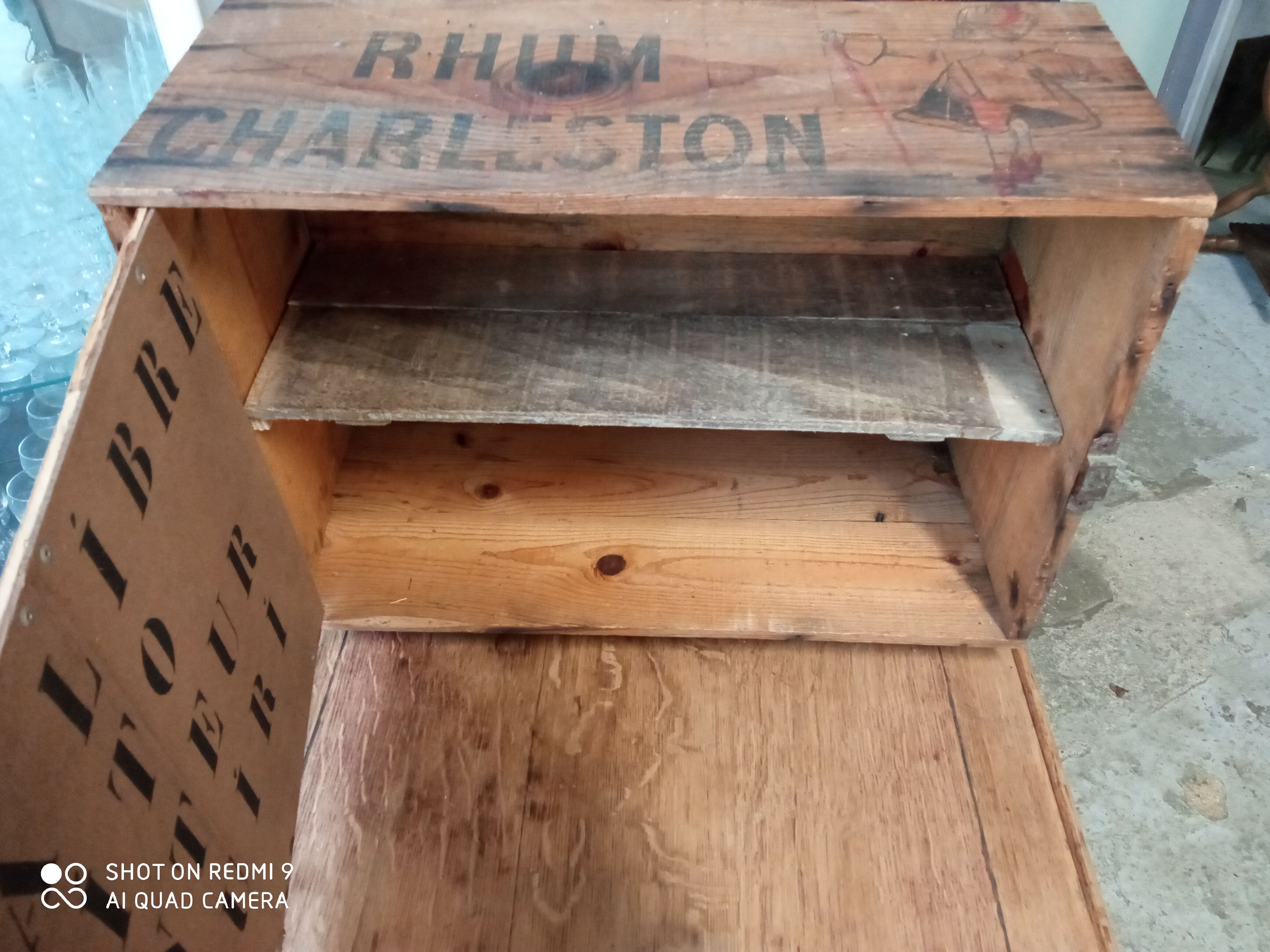 Extra furniture, Rum Charleston