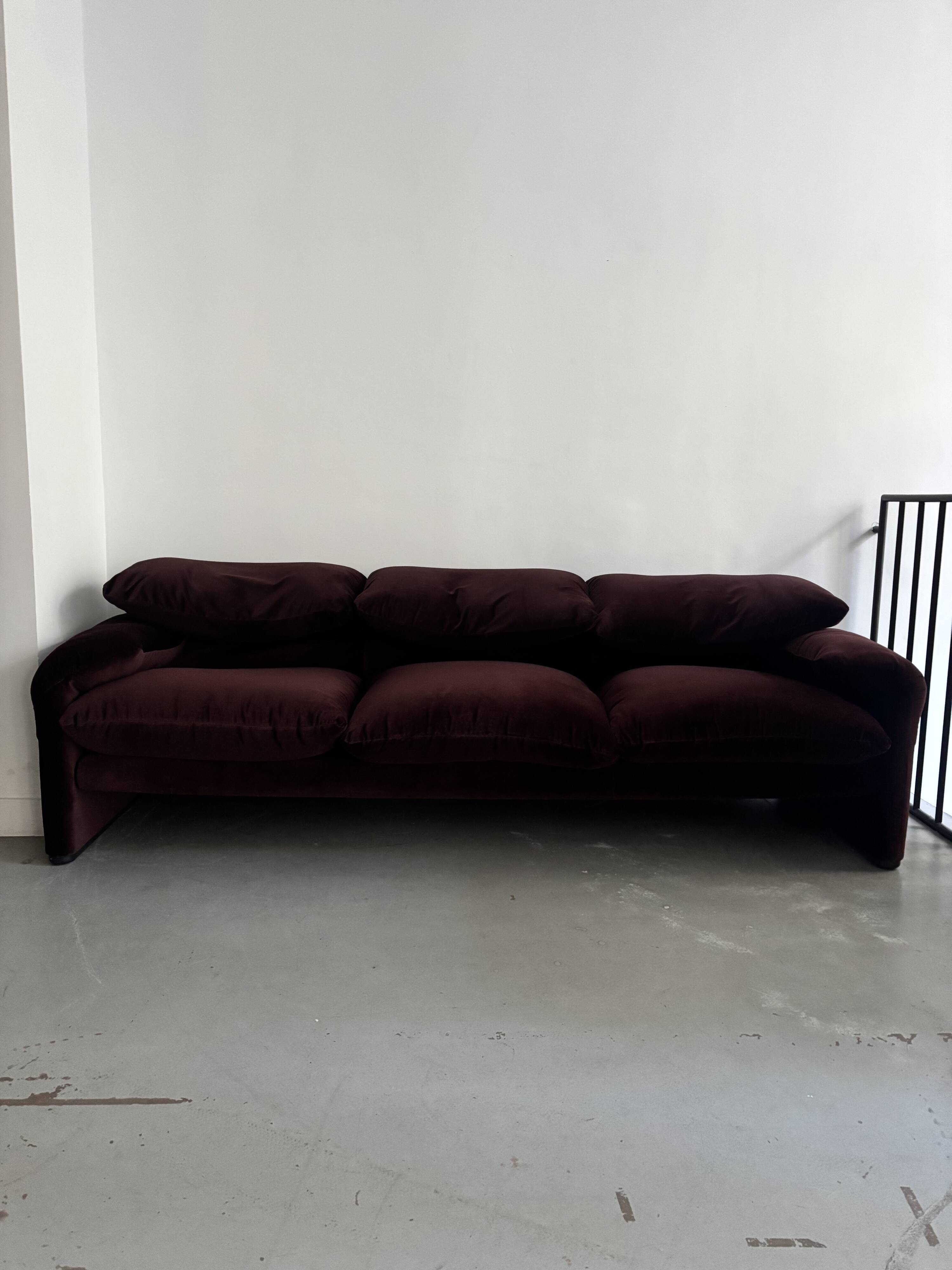 Maralunga 3-seater by Vico Magistretti for Cassina