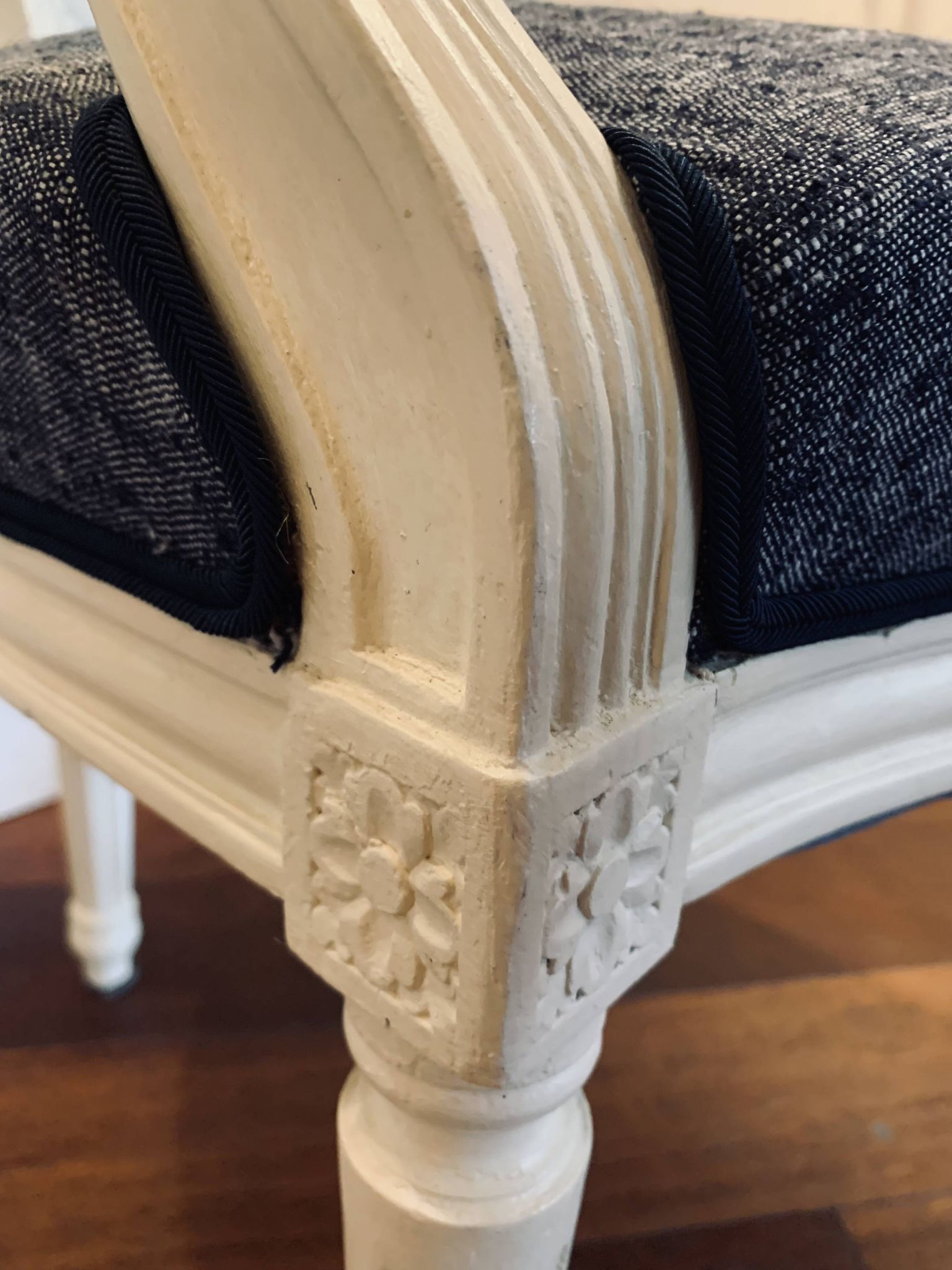 Traditionally Restored 19th Century Blue and White Chiné Medallion