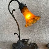 2 lampes en bronze avec abat-jours en tulipes