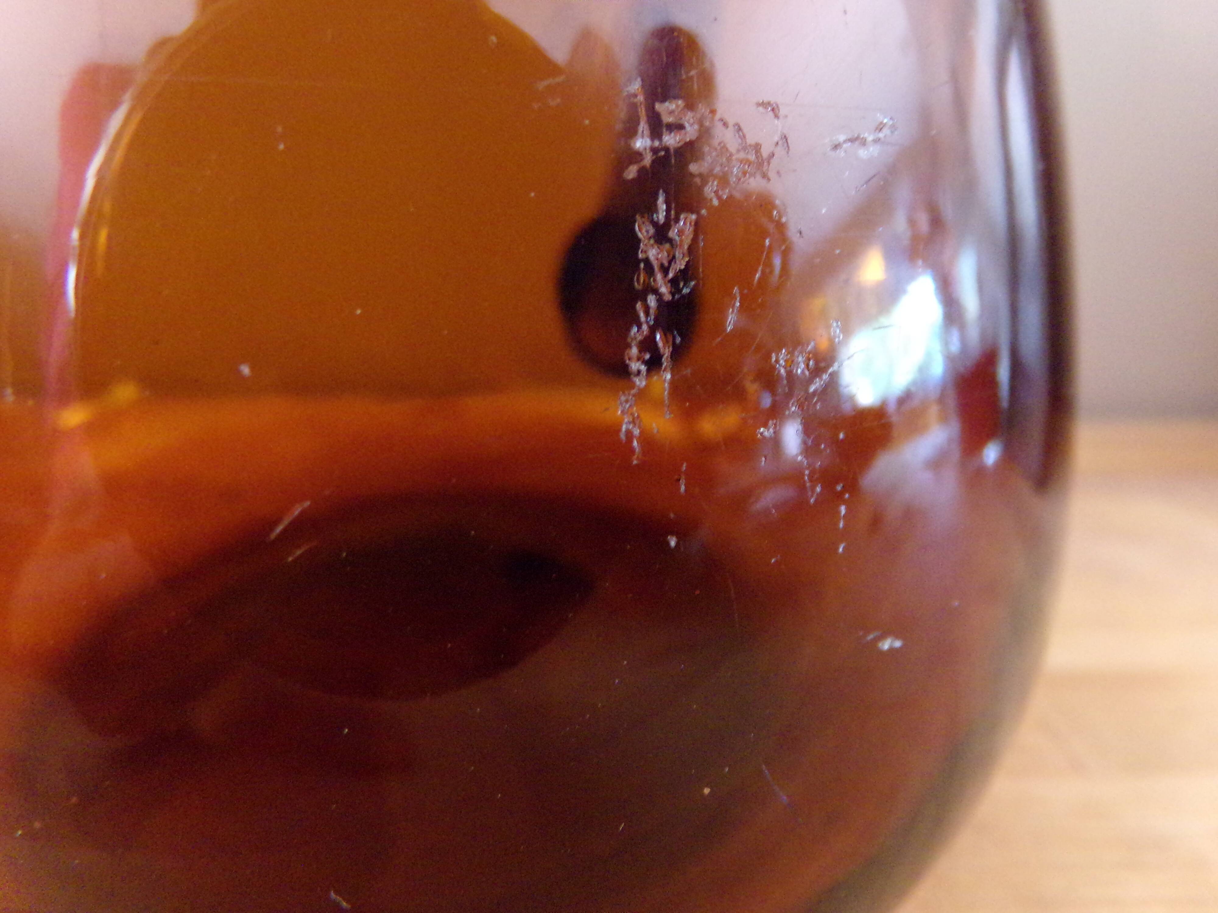 Carafe en verre couleur ambré