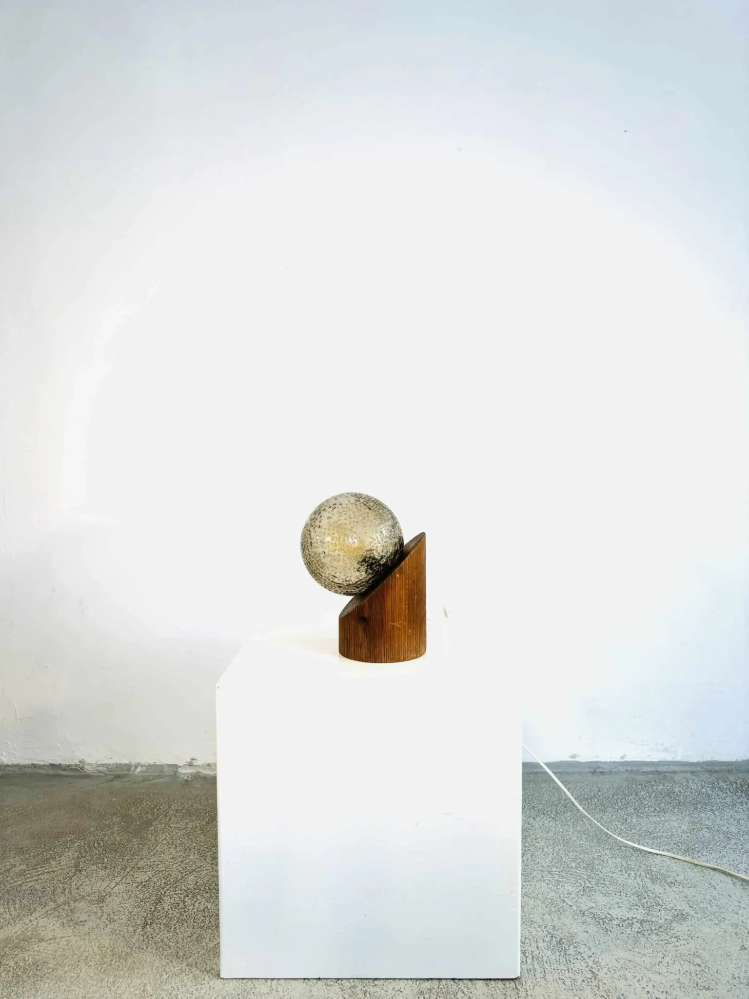 Lampe de table sphérique par Hustadt Leuchten, Allemagne, vers les années 1970.
