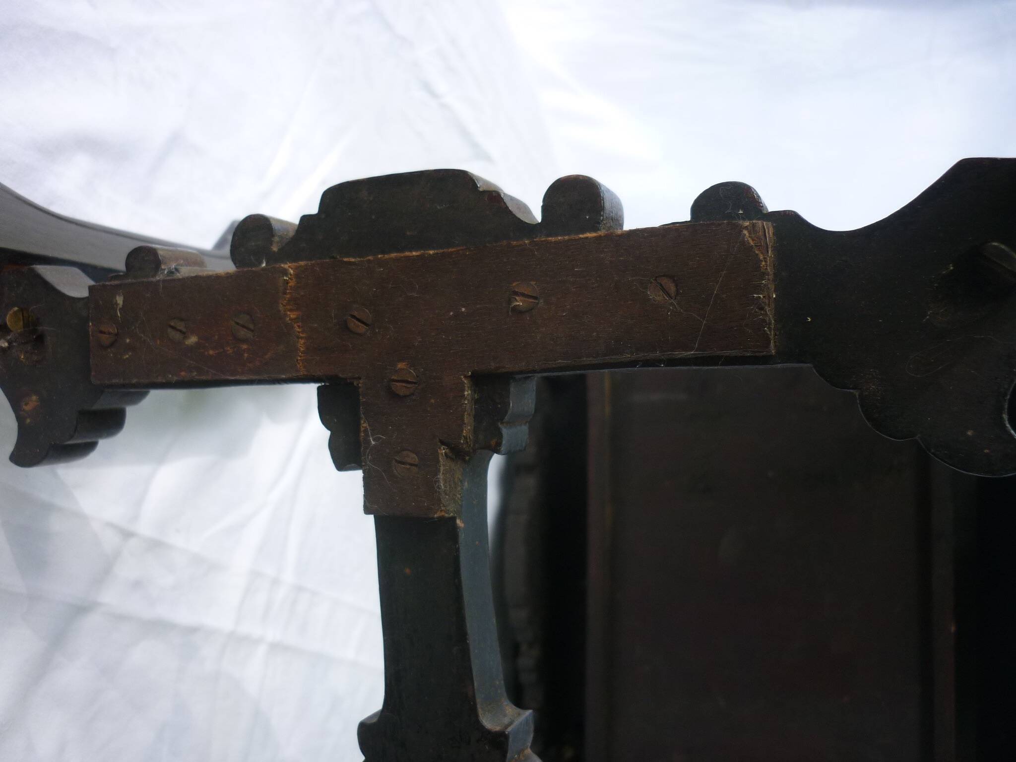 Carved saddle with Indochinese spacer