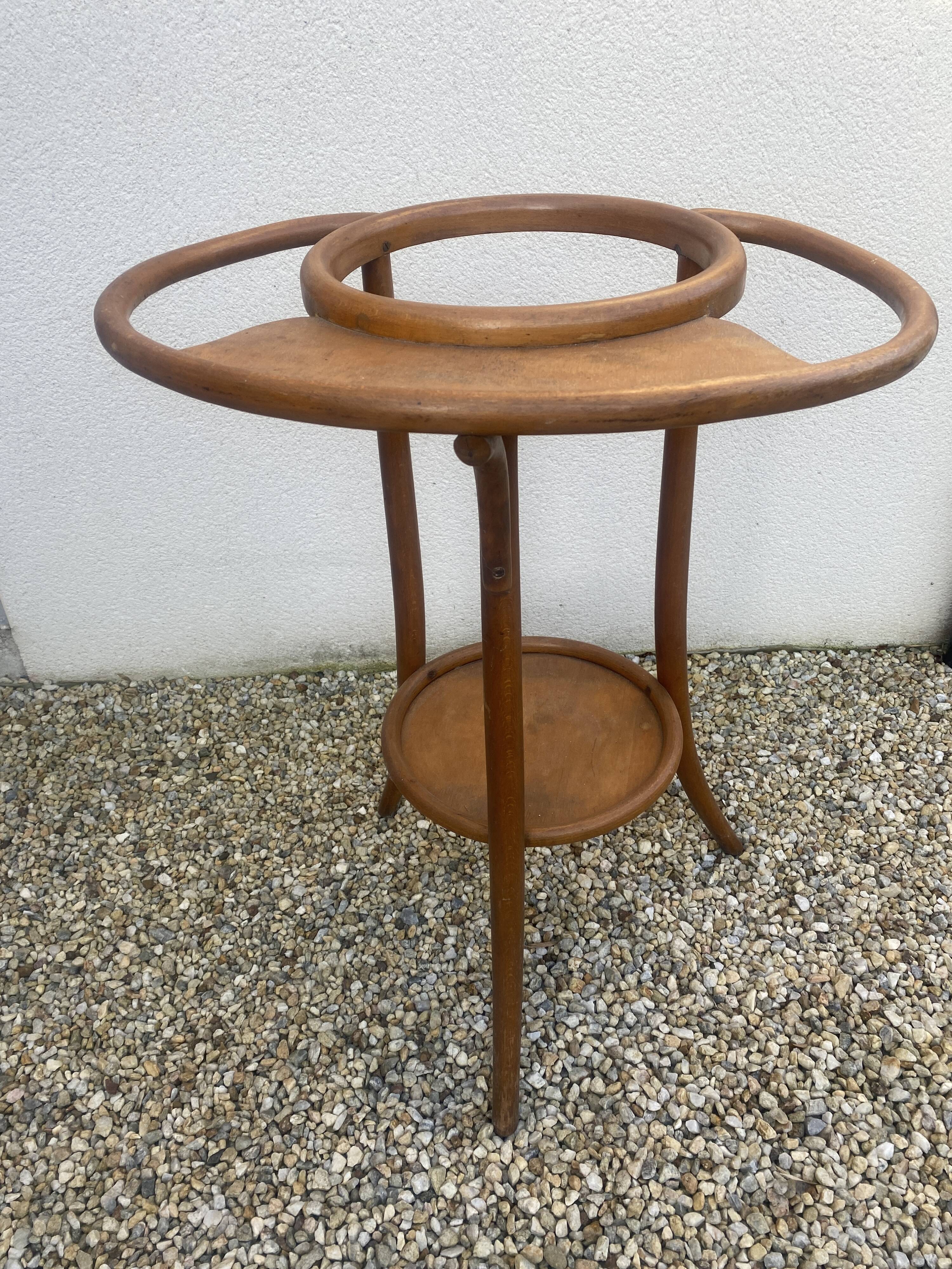 Dressing table with stamped earthenware