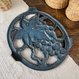 Oval enamelled cast iron trivet