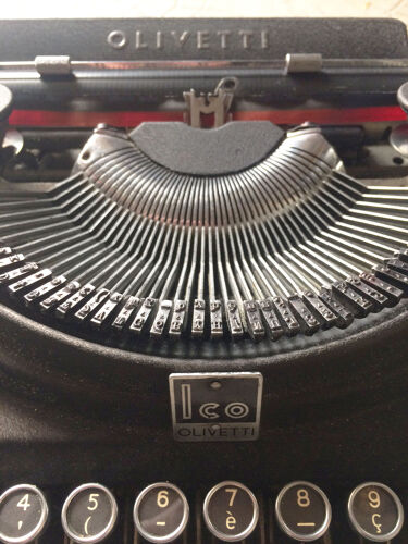 Machine à écrire Olivetti ico 1932