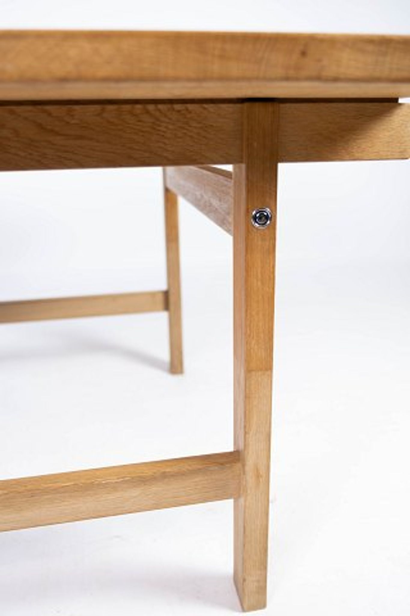 Table basse en chêne conçue par Hans J. Werner et fabriquée par PP Furniture.